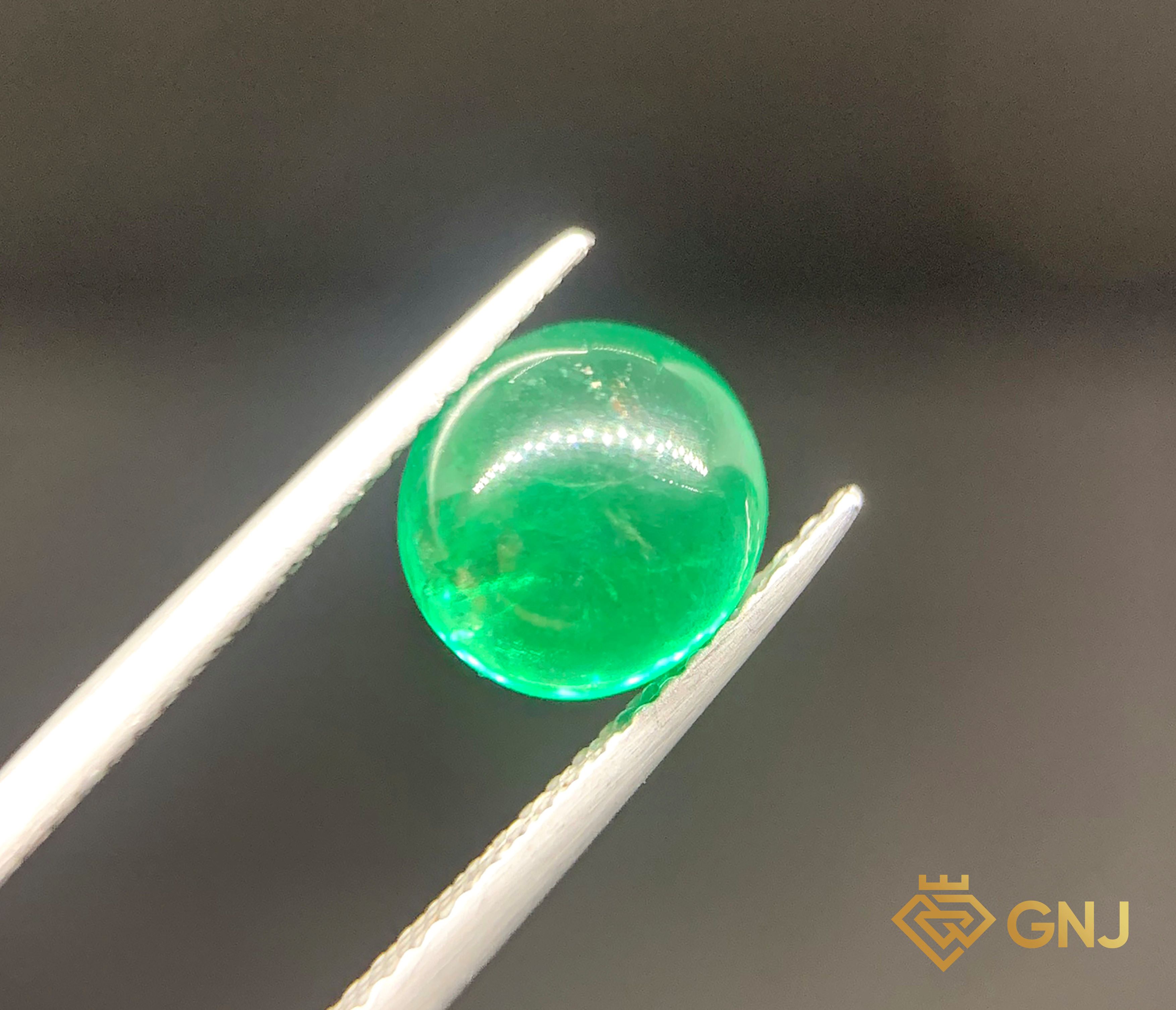 Viên đá Ngọc Lục Bảo tự nhiên