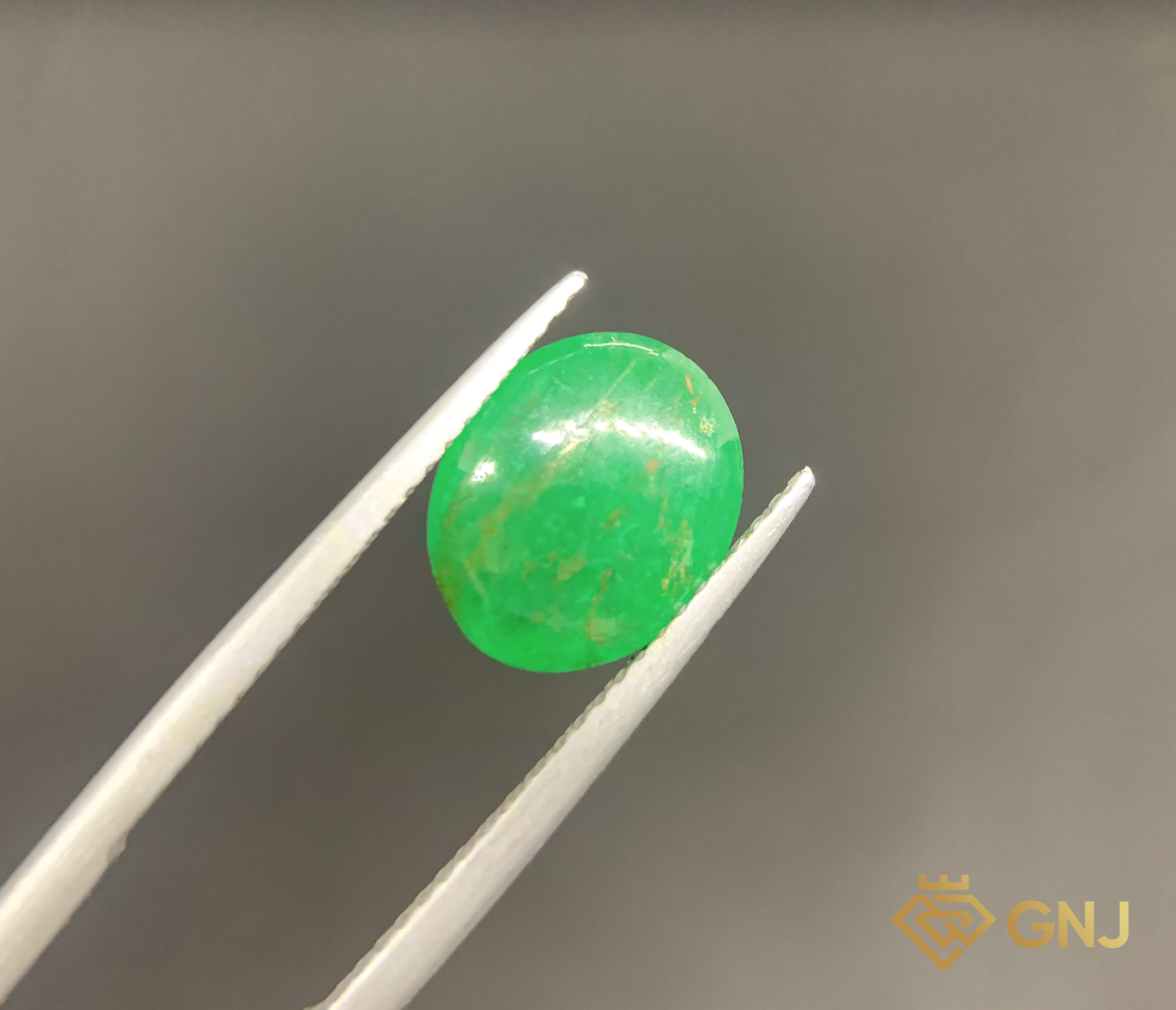 Viên đá Ngọc Lục Bảo tự nhiên