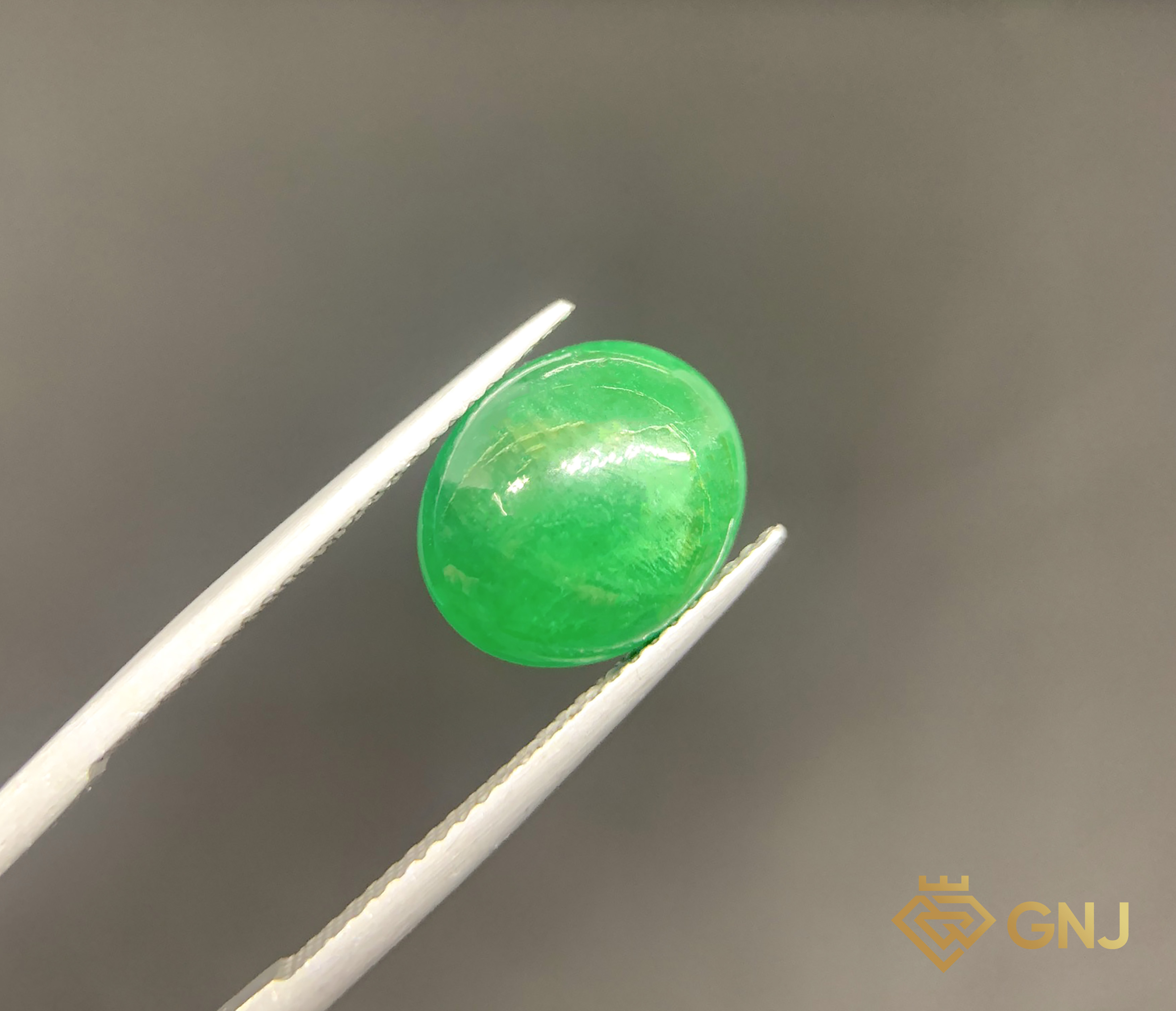 Viên đá Ngọc Lục Bảo tự nhiên