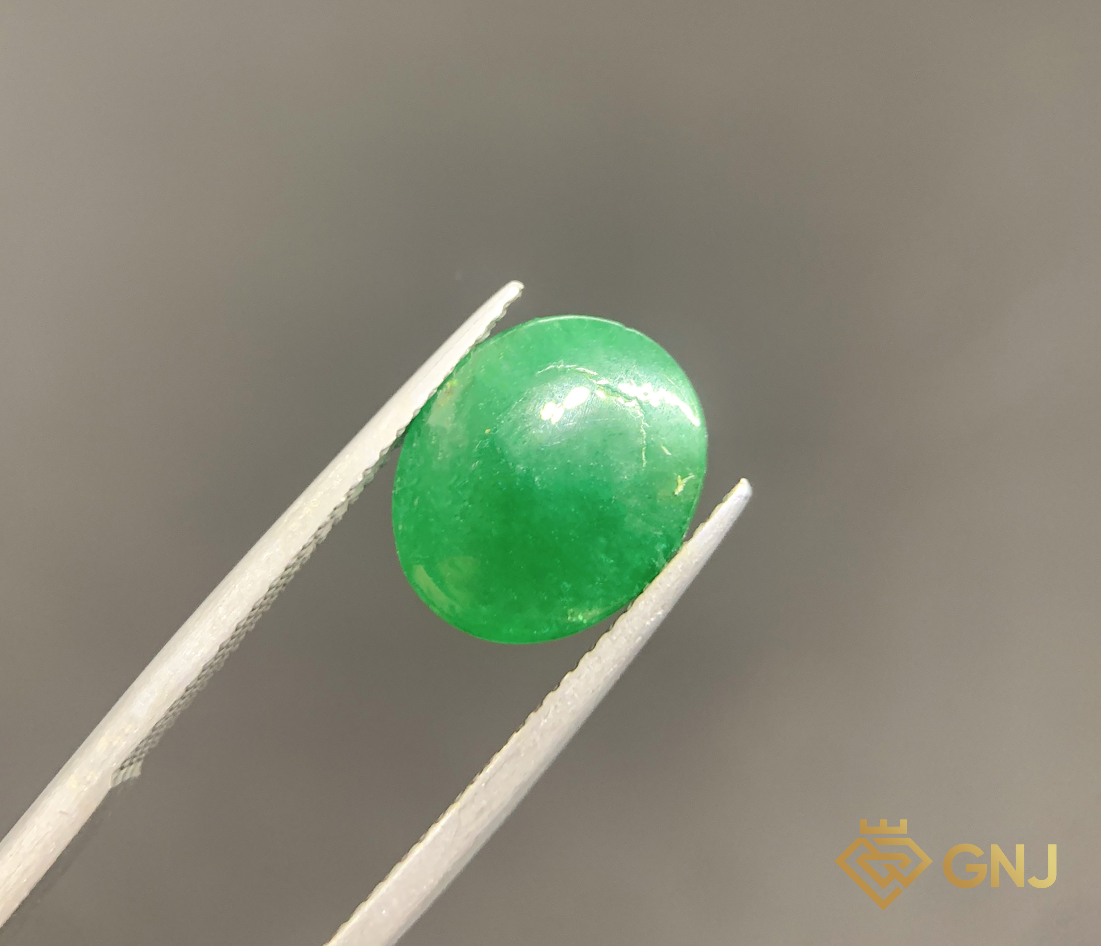 Viên đá Ngọc Lục Bảo tự nhiên