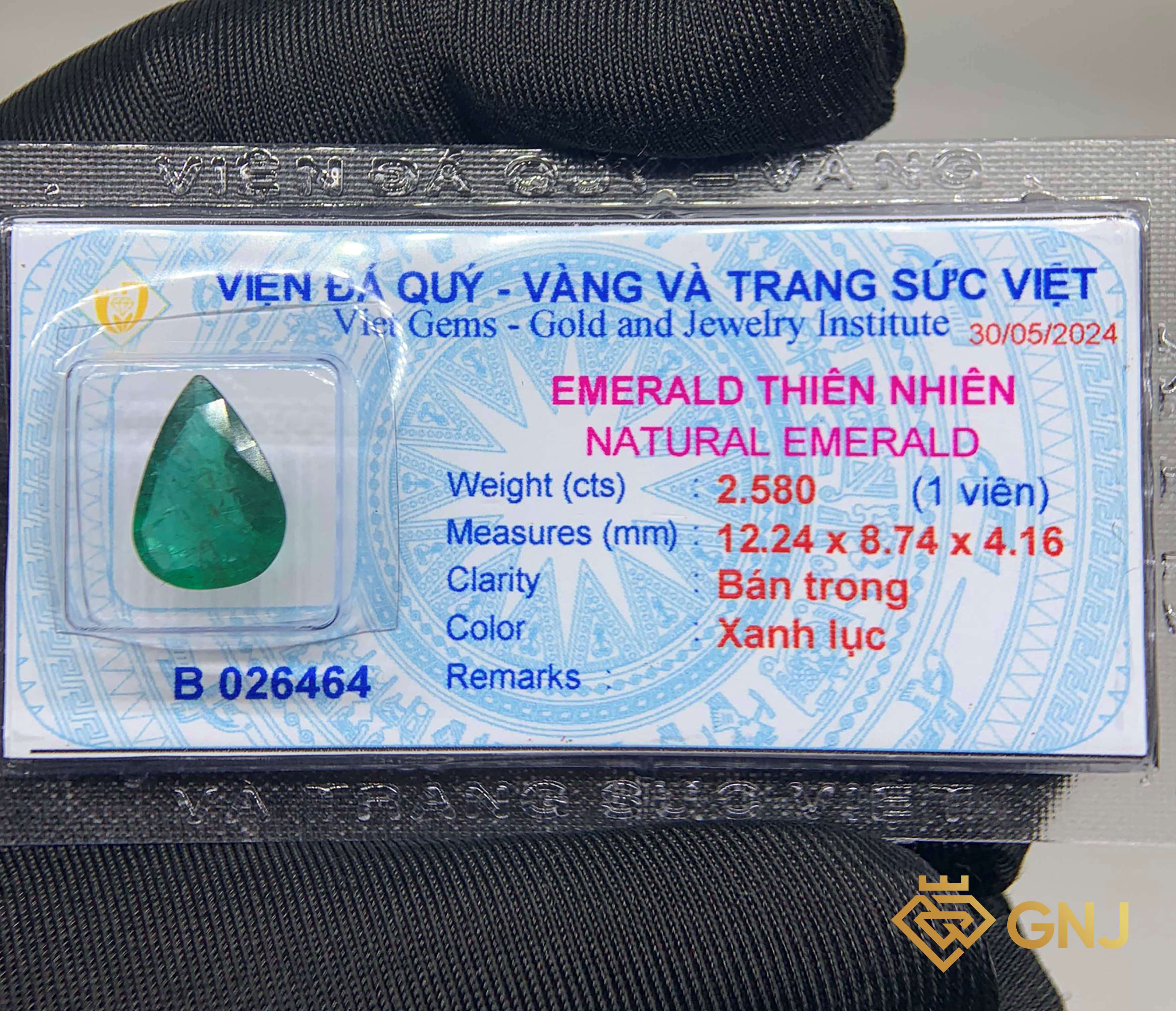 Viên Đá Ngọc Lục Bảo Tự Nhiên 2.58ct — Facet — mặt trước, đá quý tự nhiên có kiểm định GNJ