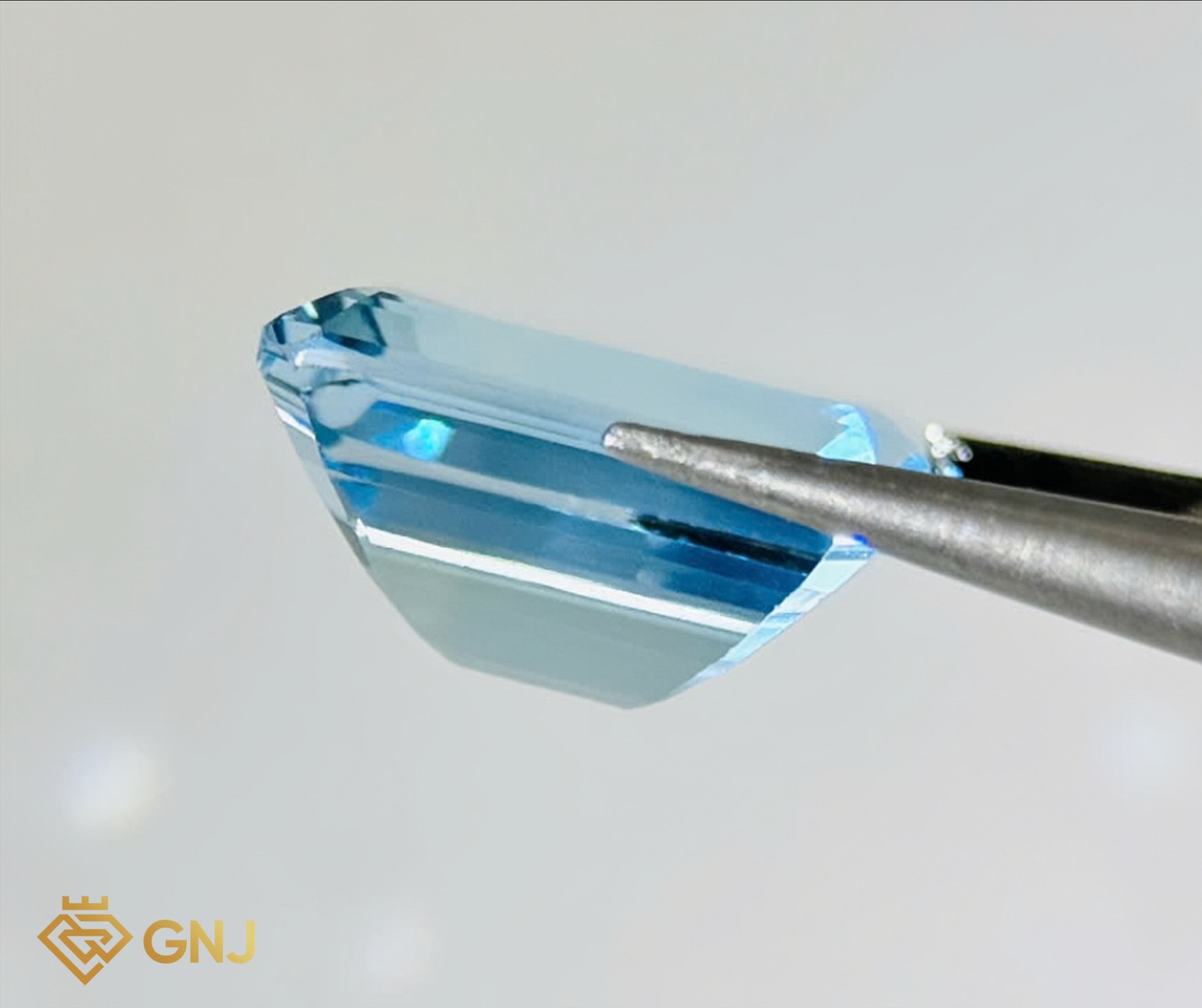 Đá Topaz Xanh Tự Nhiên Xanh Dương 15.25ct — chi tiết đá