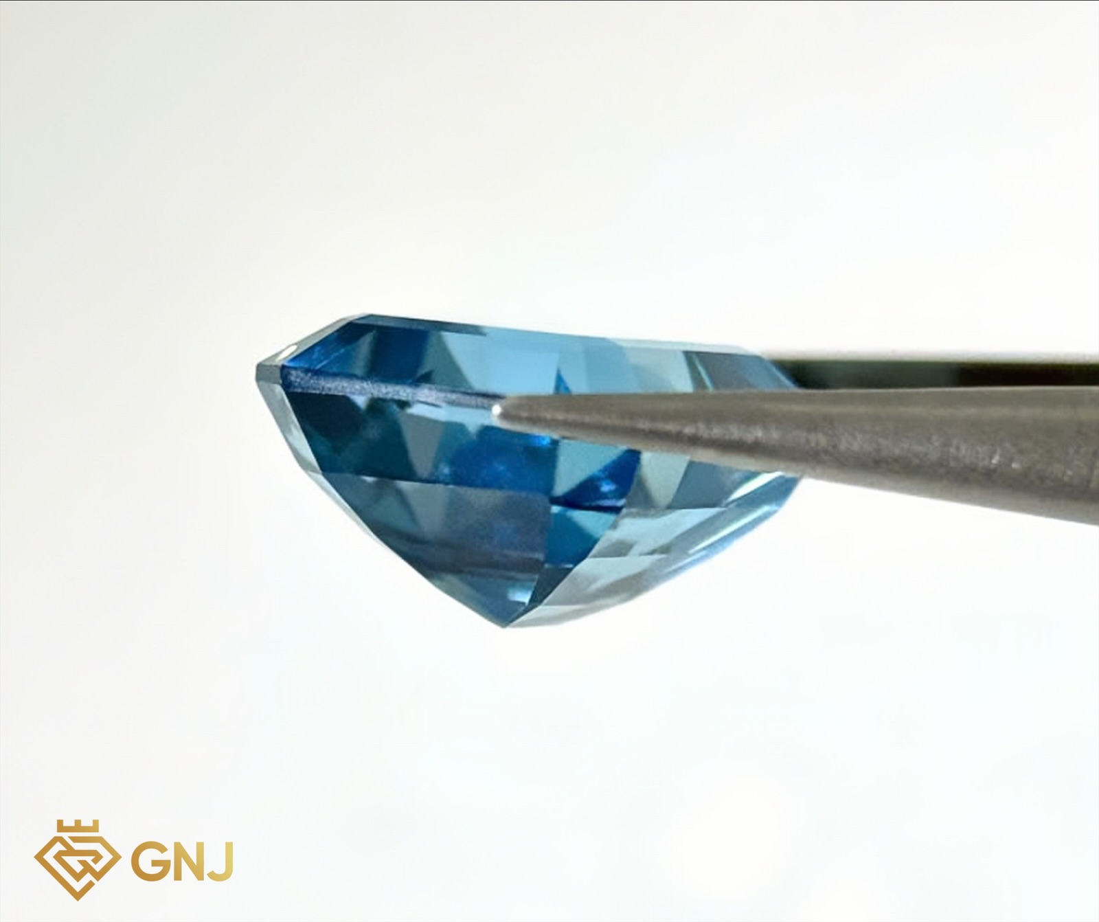 Đá Topaz Xanh Tự Nhiên 11.8ct — chi tiết đá