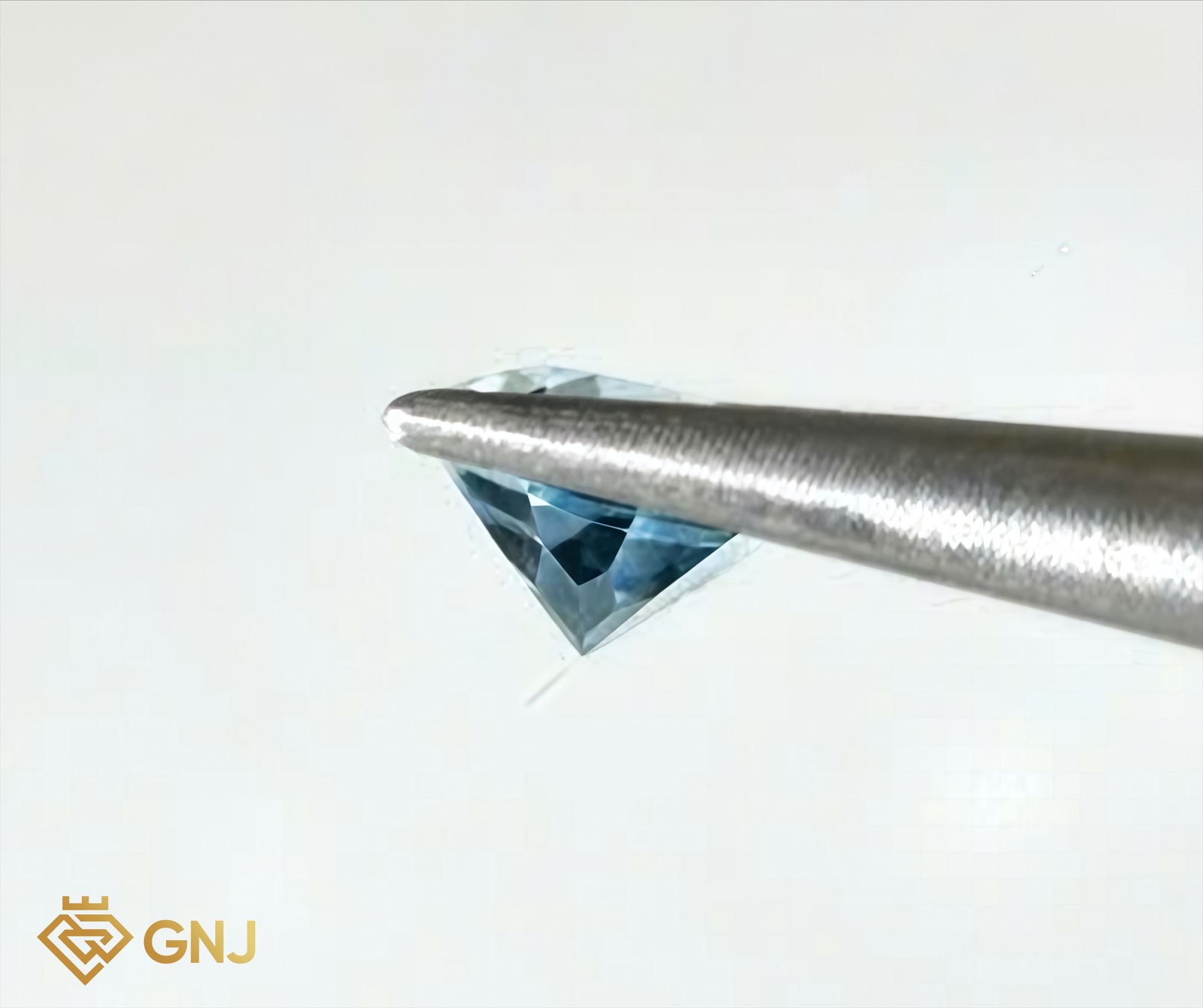 Đá Topaz Xanh Tự Nhiên 0.95ct — 7.1x5.0mm — chi tiết đá