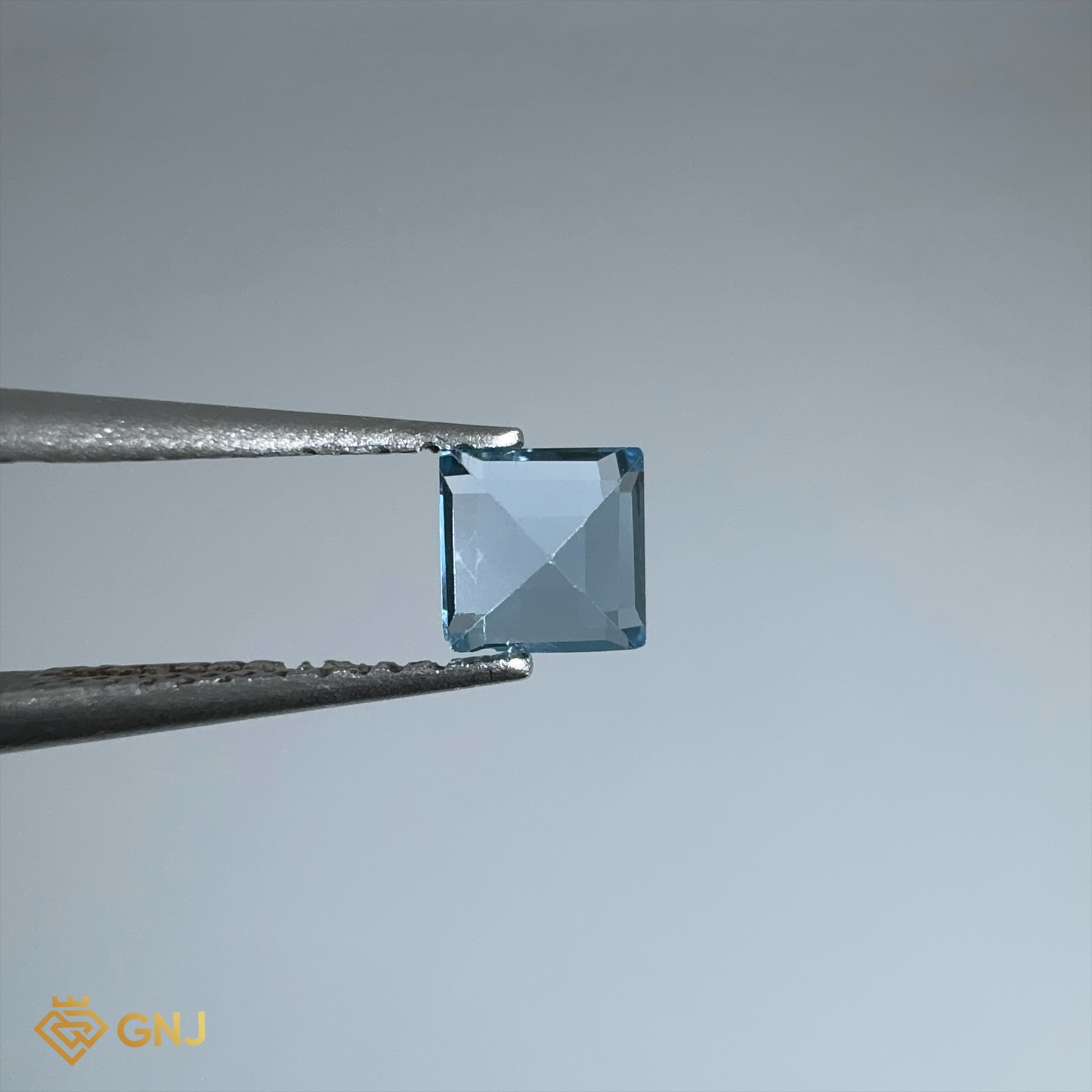 Đá Topaz Xanh Tự Nhiên Xanh Dương 0.5ct — mặt bên