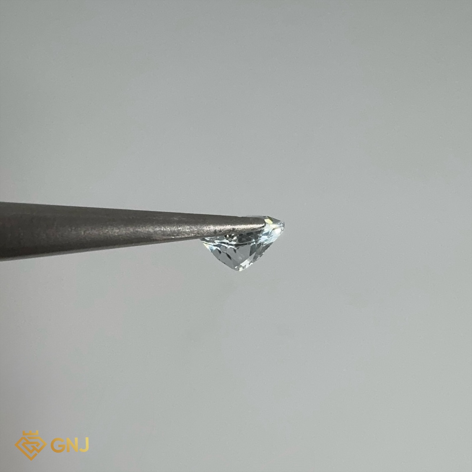 Đá Topaz Trắng Tự Nhiên 0.6ct — chi tiết đá