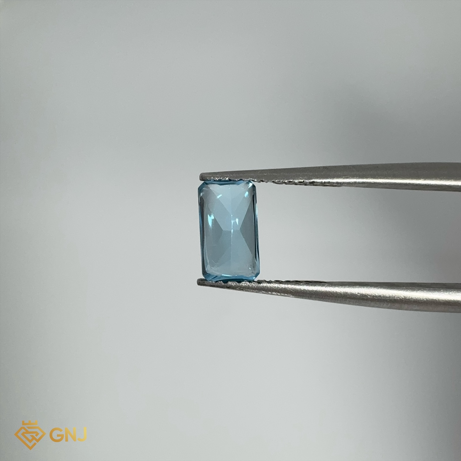 Đá Topaz Xanh Tự Nhiên 0.75ct — 6.9x4.0mm — mặt bên