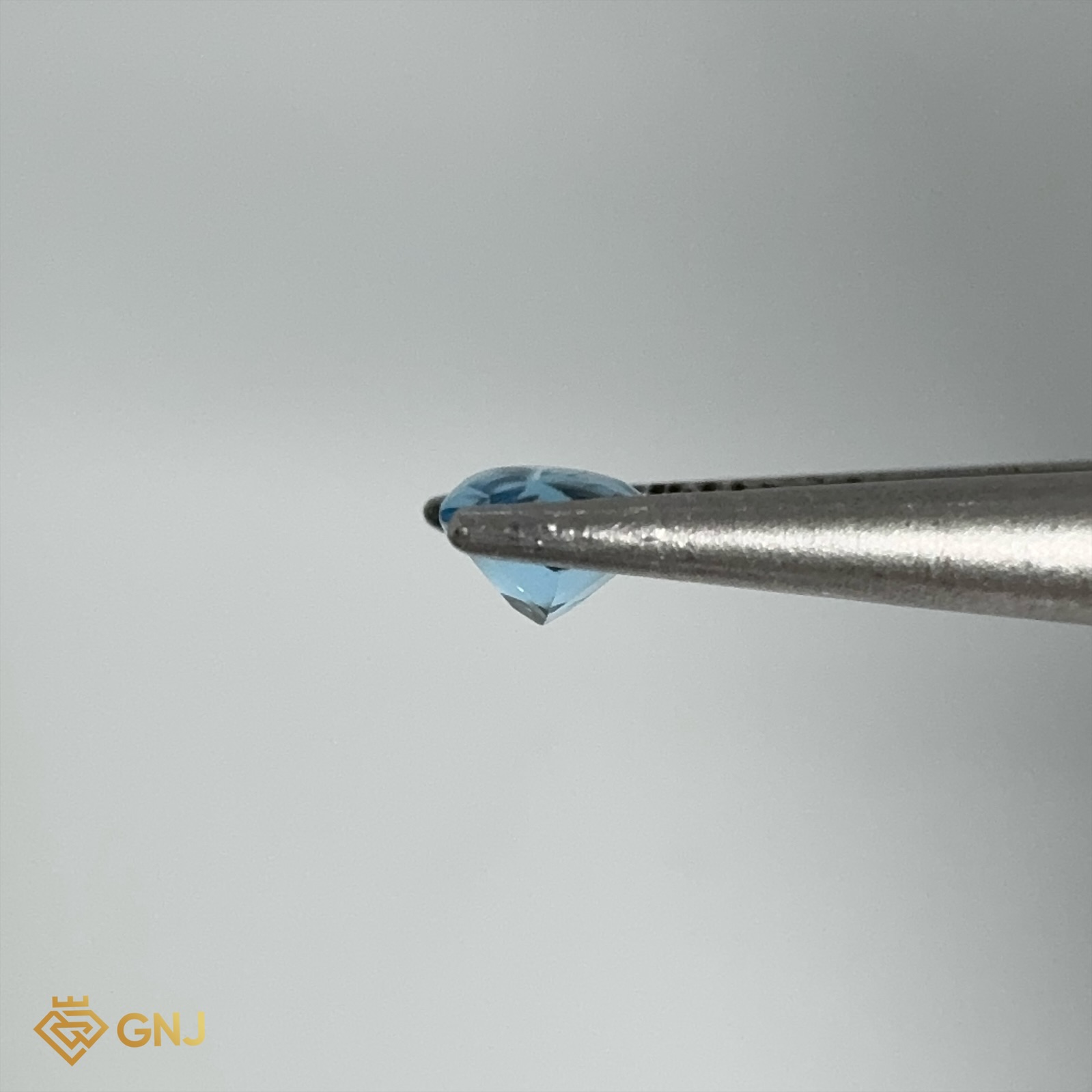Đá Topaz Xanh Tự Nhiên 0.75ct — 6.9x4.0mm — chi tiết đá