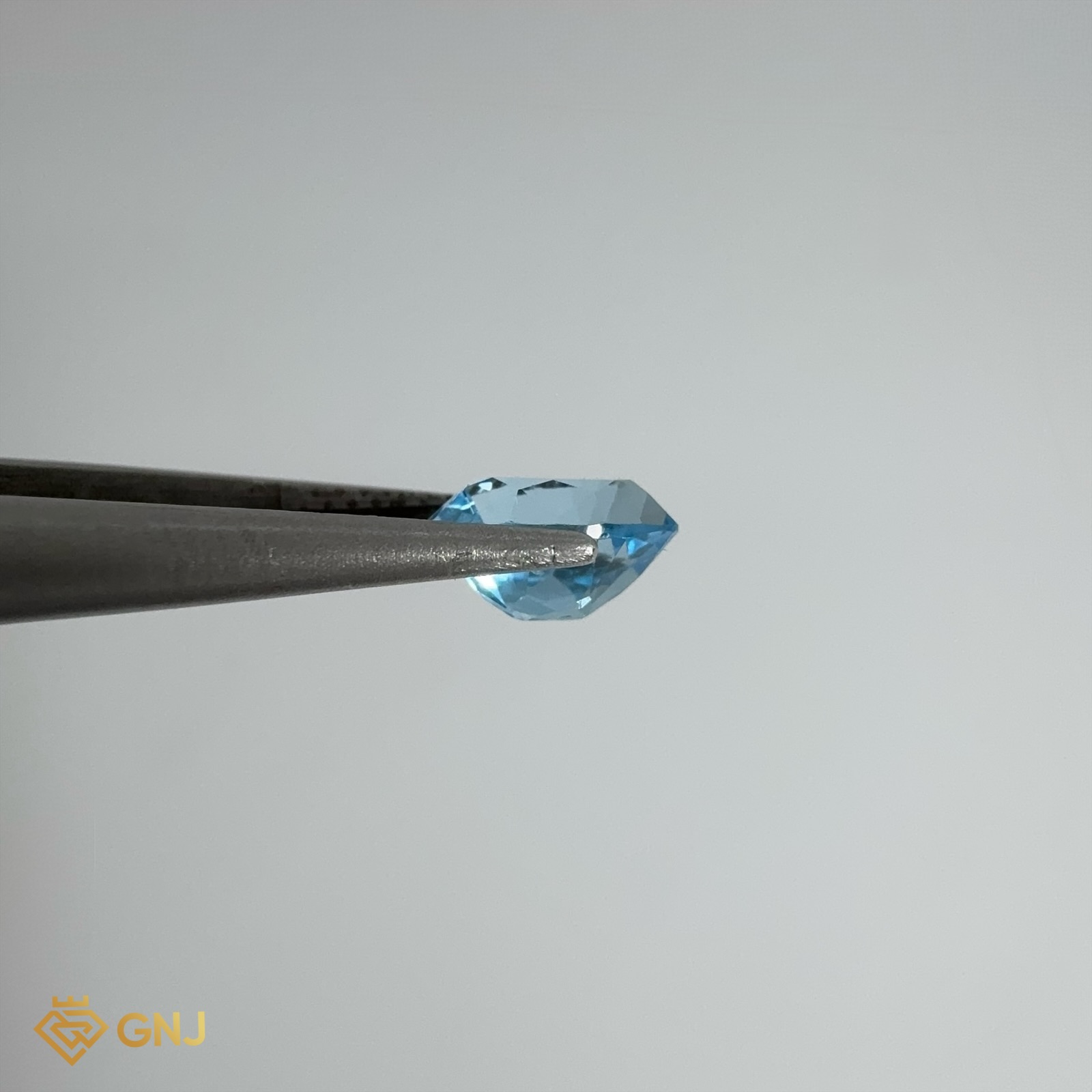 Đá Topaz Xanh Tự Nhiên 1.1ct — 7.2x5.1mm — chi tiết đá