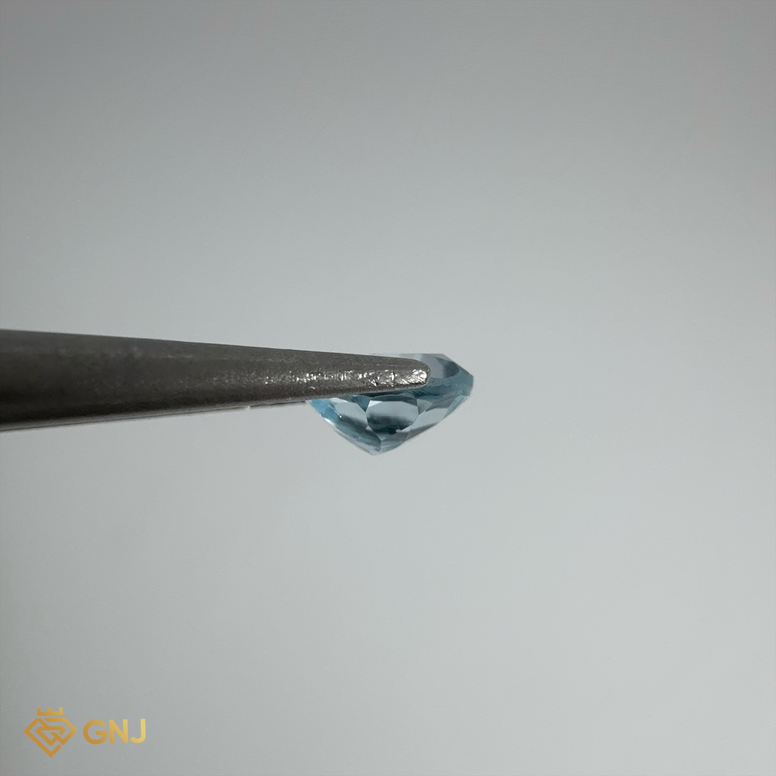 Đá Topaz Xanh Tự Nhiên 0.95ct — 5.8x5.8mm — chi tiết đá