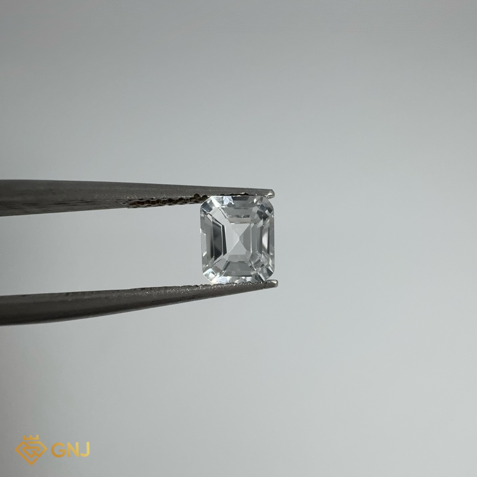 Đá Topaz Tự Nhiên Trắng 0.95ct — mặt trước, đá quý tự nhiên có kiểm định GNJ