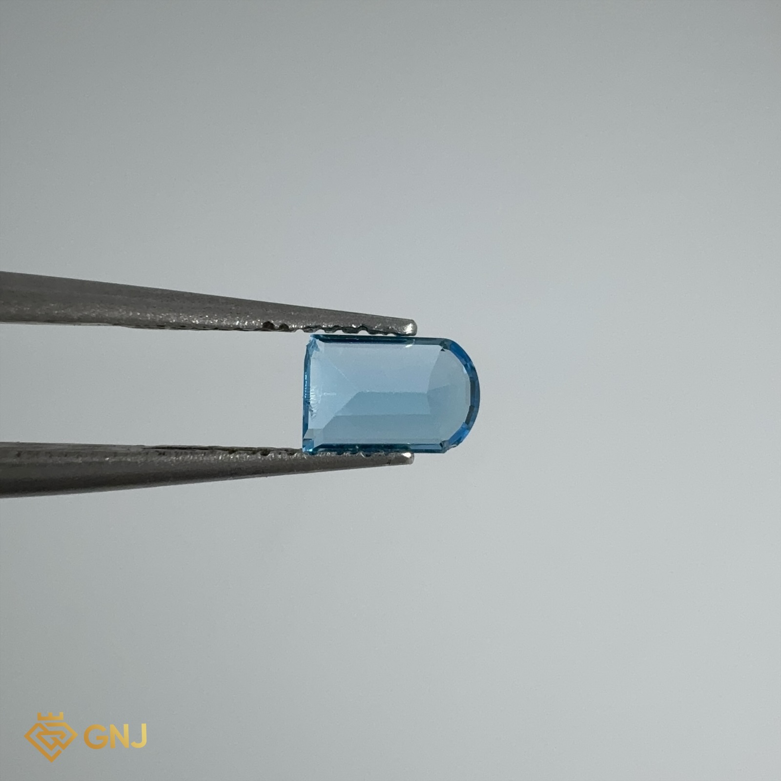 Đá Topaz Xanh Tự Nhiên 0.75ct — 6.1x4.0mm — mặt bên