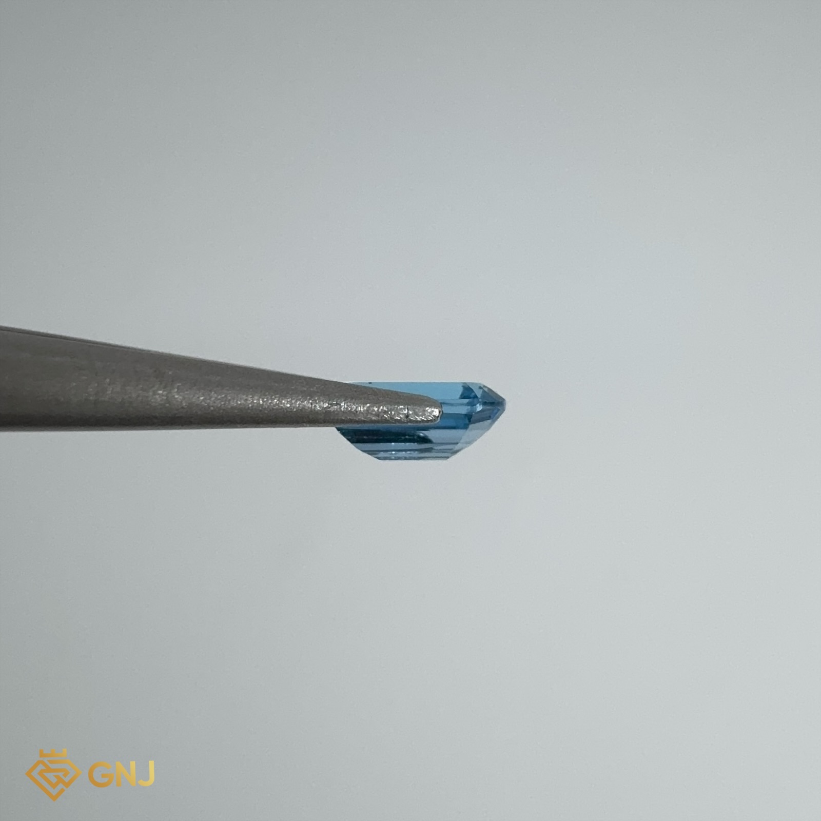 Đá Topaz Xanh Tự Nhiên 0.75ct — 6.1x4.0mm — chi tiết đá