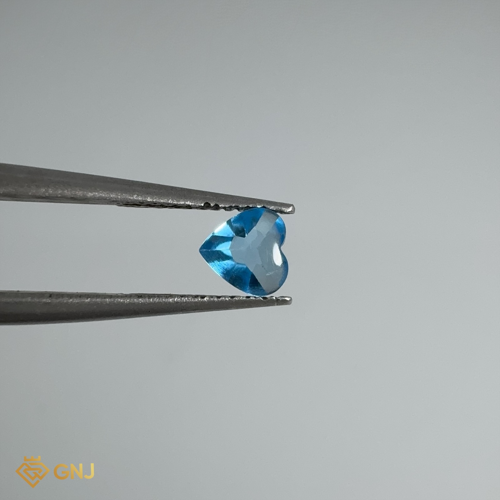Đá Topaz Xanh Tự Nhiên 0.6ct — 5.0x4.8mm — mặt trước, đá quý tự nhiên có kiểm định GNJ