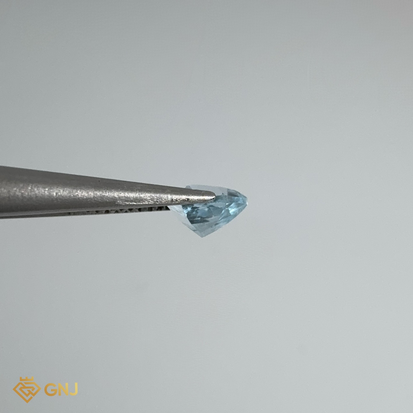 Đá Topaz Xanh Tự Nhiên 0.95ct — 6.1x6.1mm — chi tiết đá