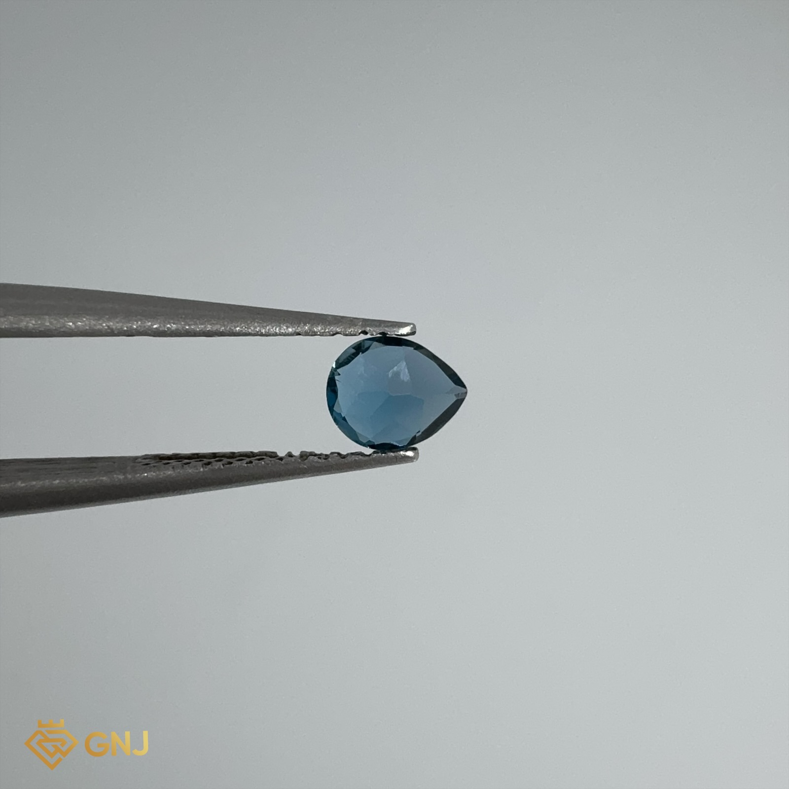 Đá Topaz Xanh Tự Nhiên Xanh Dương 0.45ct — mặt bên