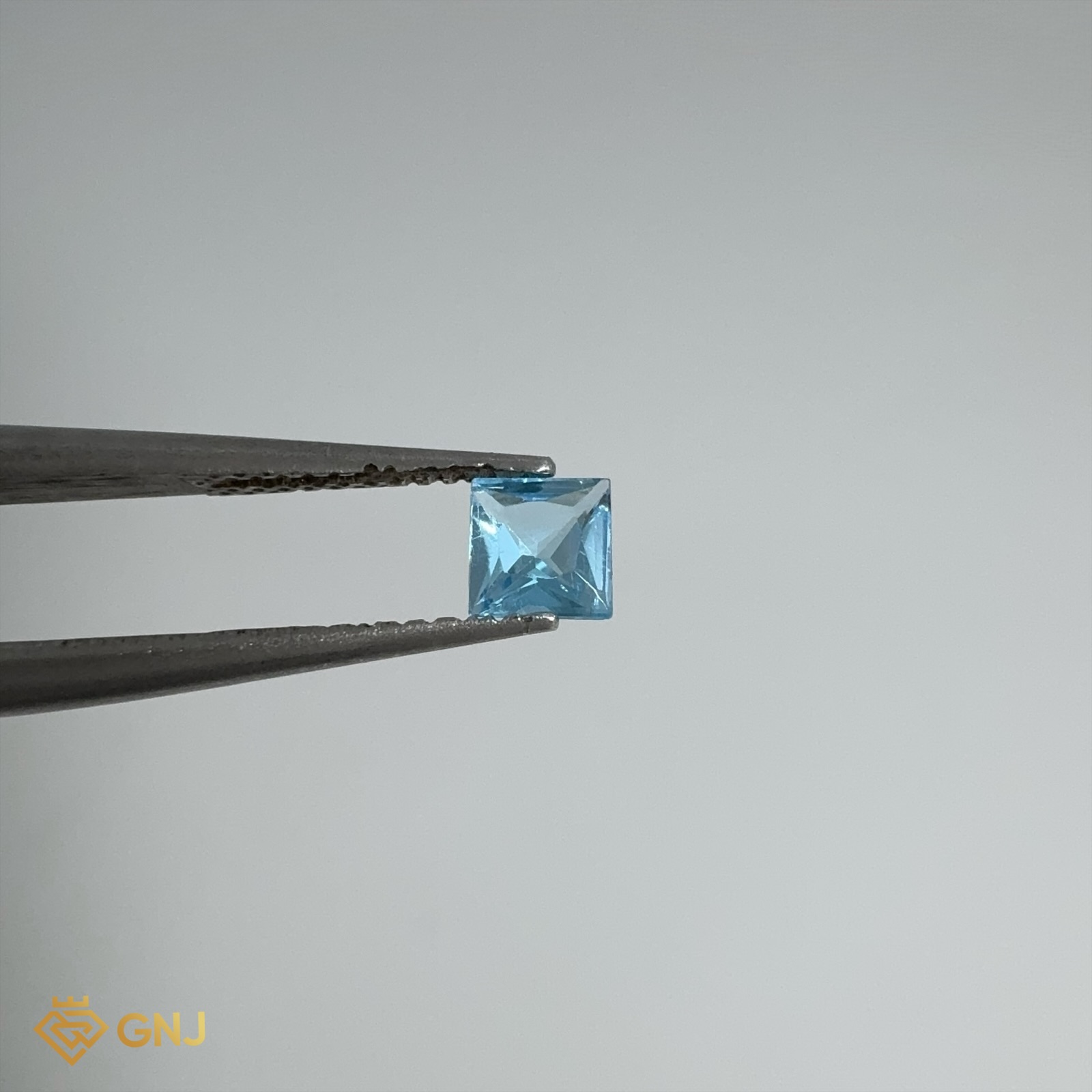 Đá Topaz Xanh Tự Nhiên 0.25ct — mặt trước, đá quý tự nhiên có kiểm định GNJ