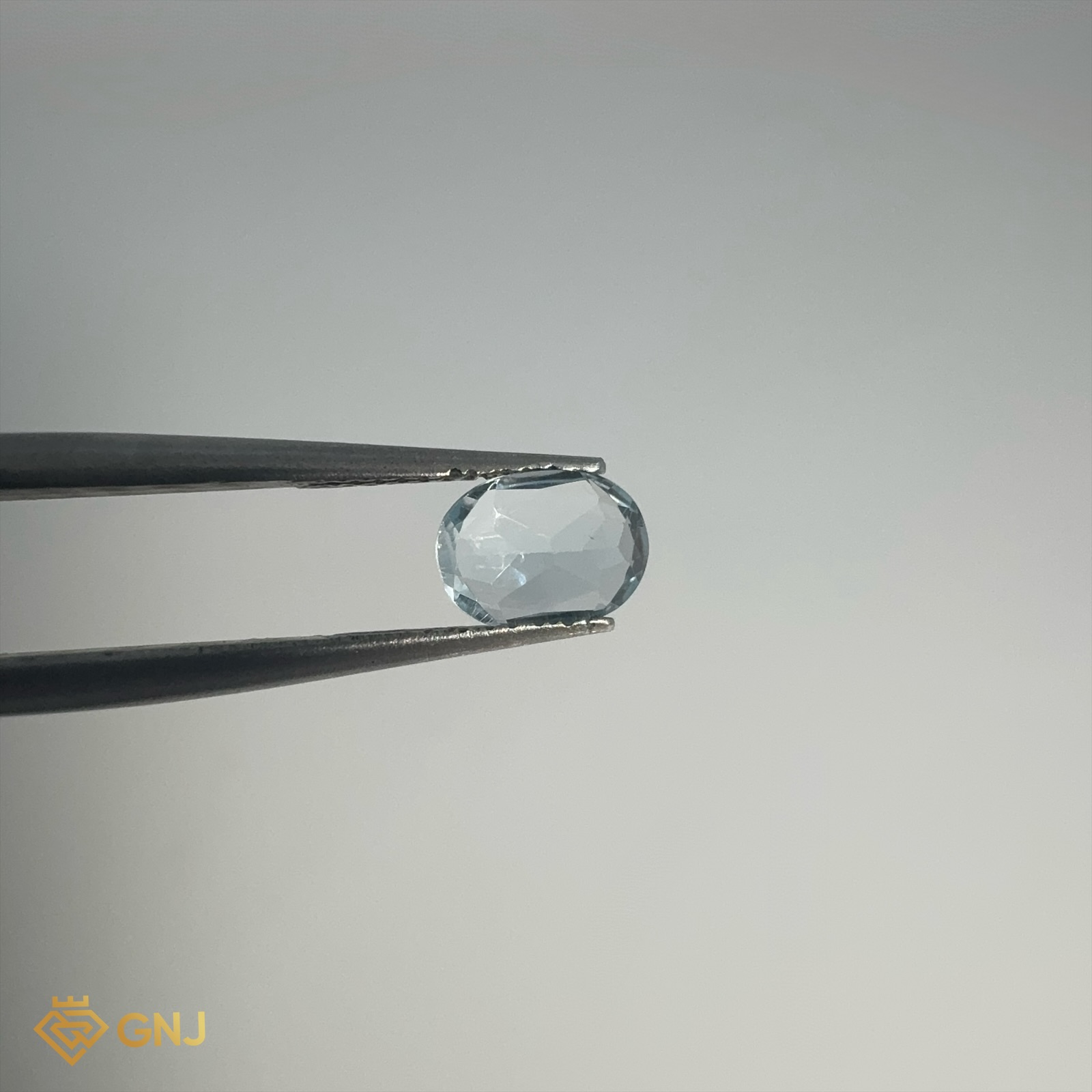 Đá Topaz Xanh Tự Nhiên 0.9ct — 7.0x5.2mm — mặt bên