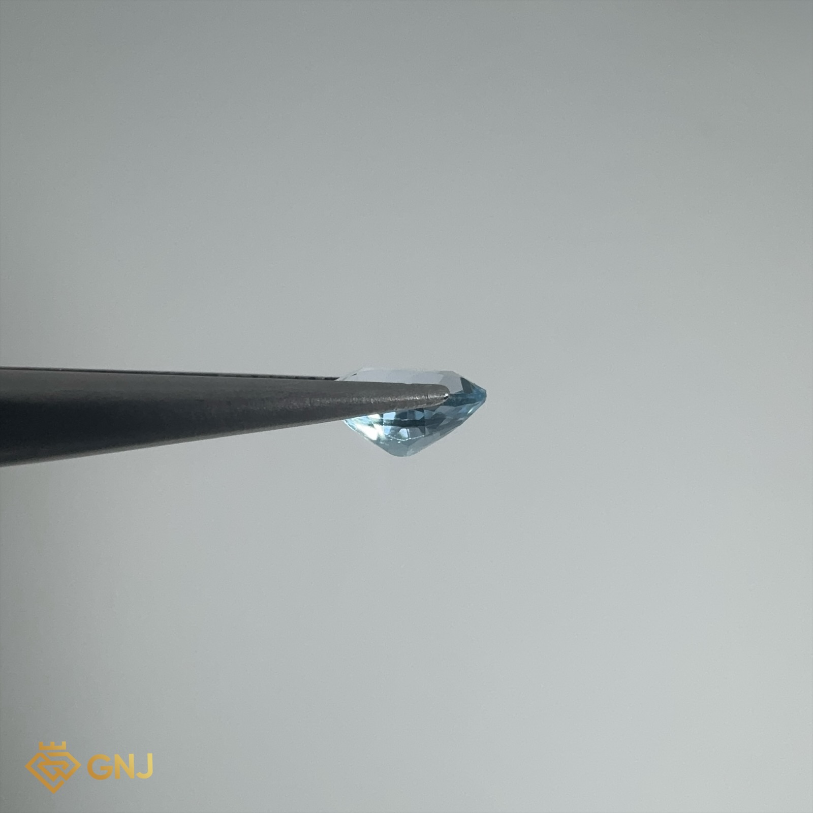 Đá Topaz Xanh Tự Nhiên 0.9ct — 6.7x5.1mm — chi tiết đá