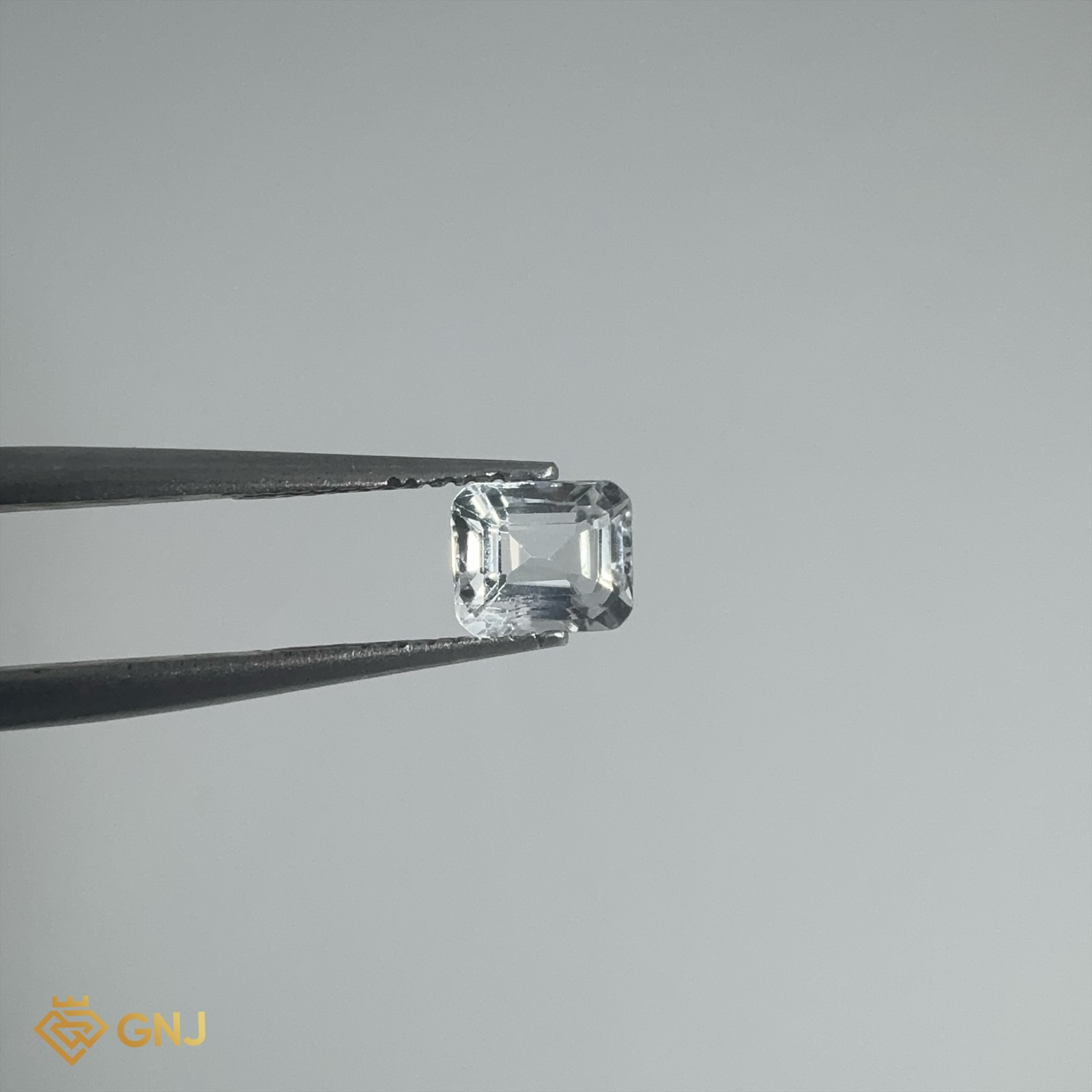 Đá Topaz Tự Nhiên Trắng 0.8ct — mặt trước, đá quý tự nhiên có kiểm định GNJ