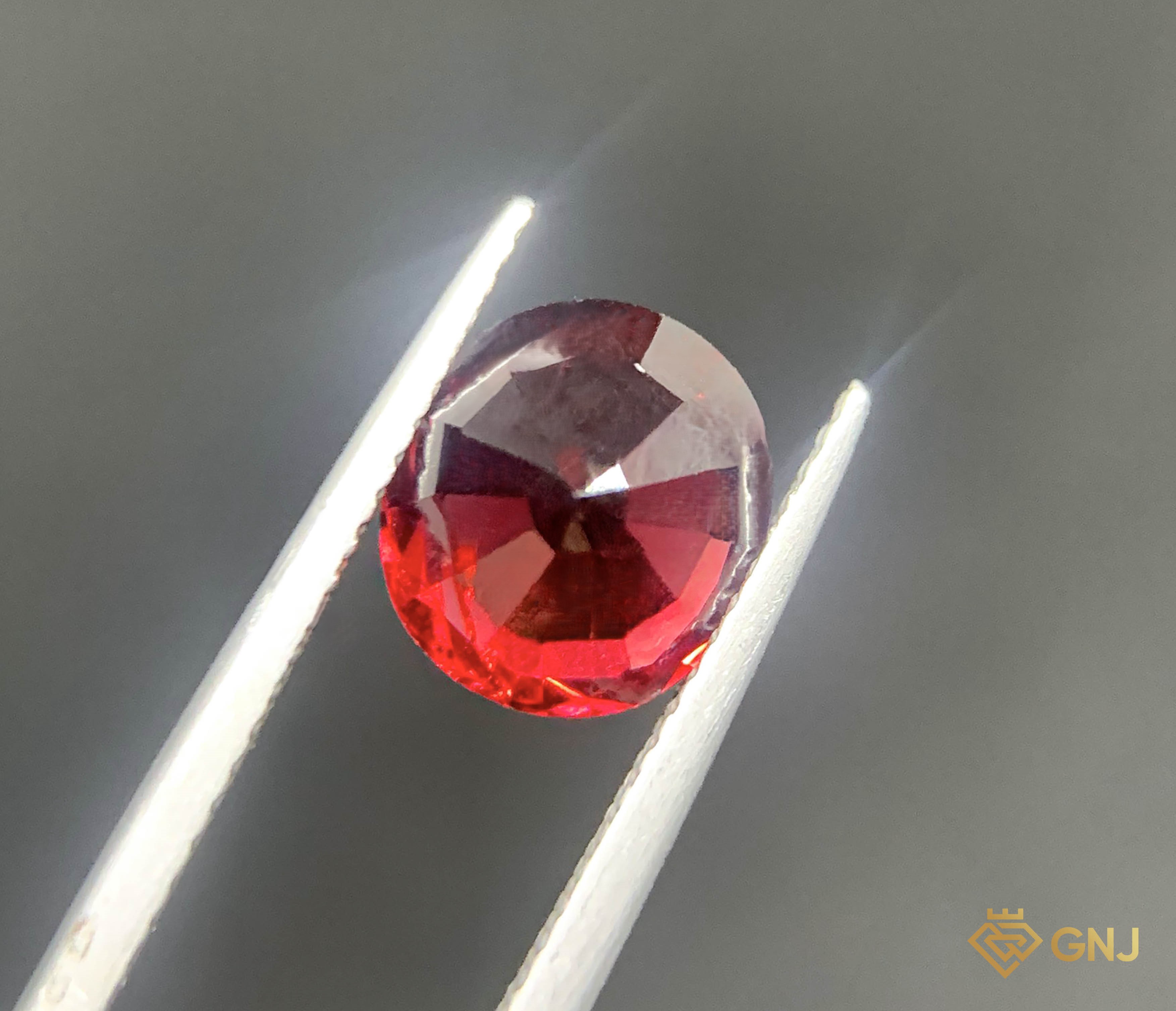 Viên Đá Garnet Tự Nhiên 3.6ct — Facet — chi tiết đá