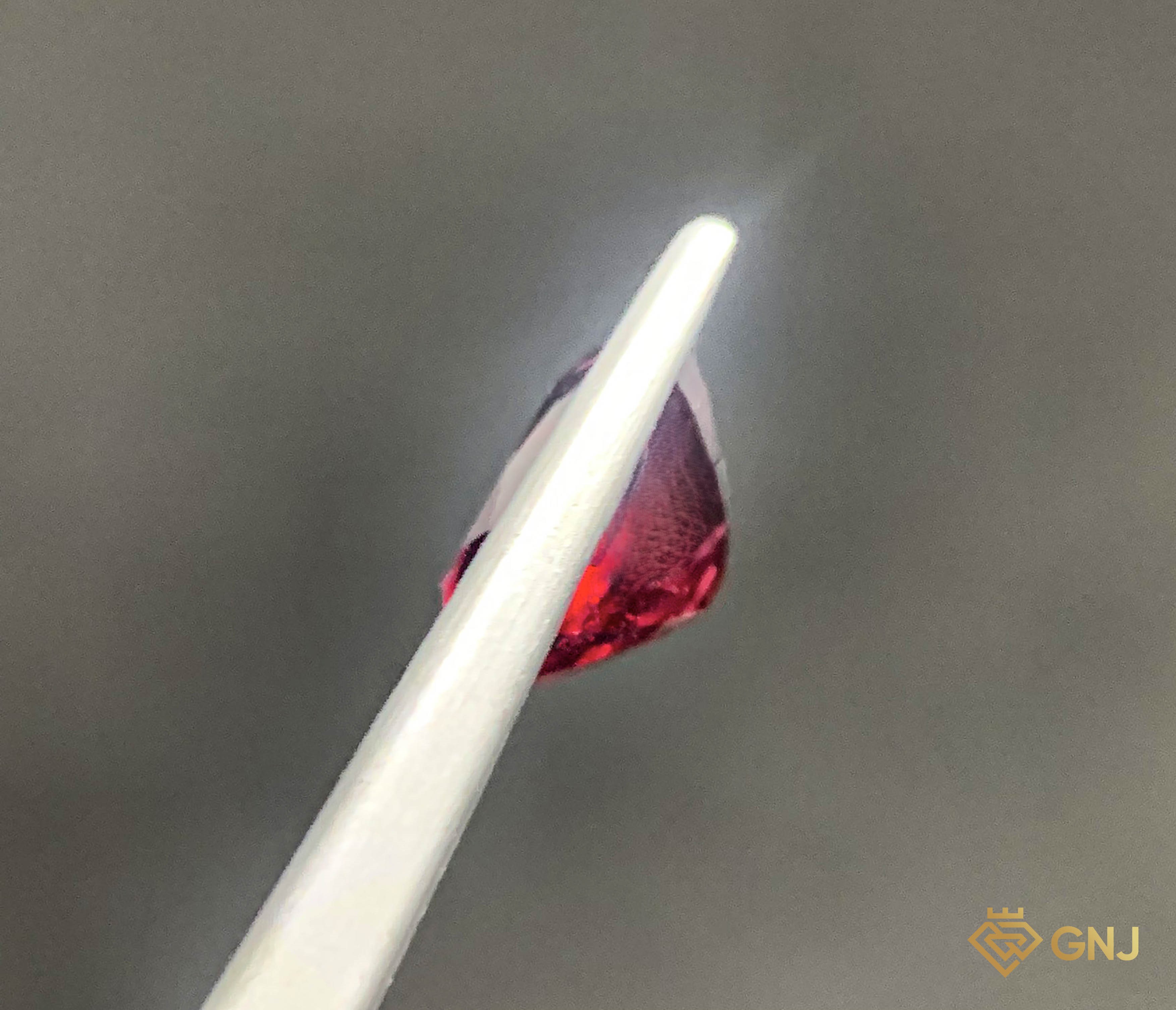 Viên Đá Garnet Tự Nhiên 2.65ct — Facet — mặt bên