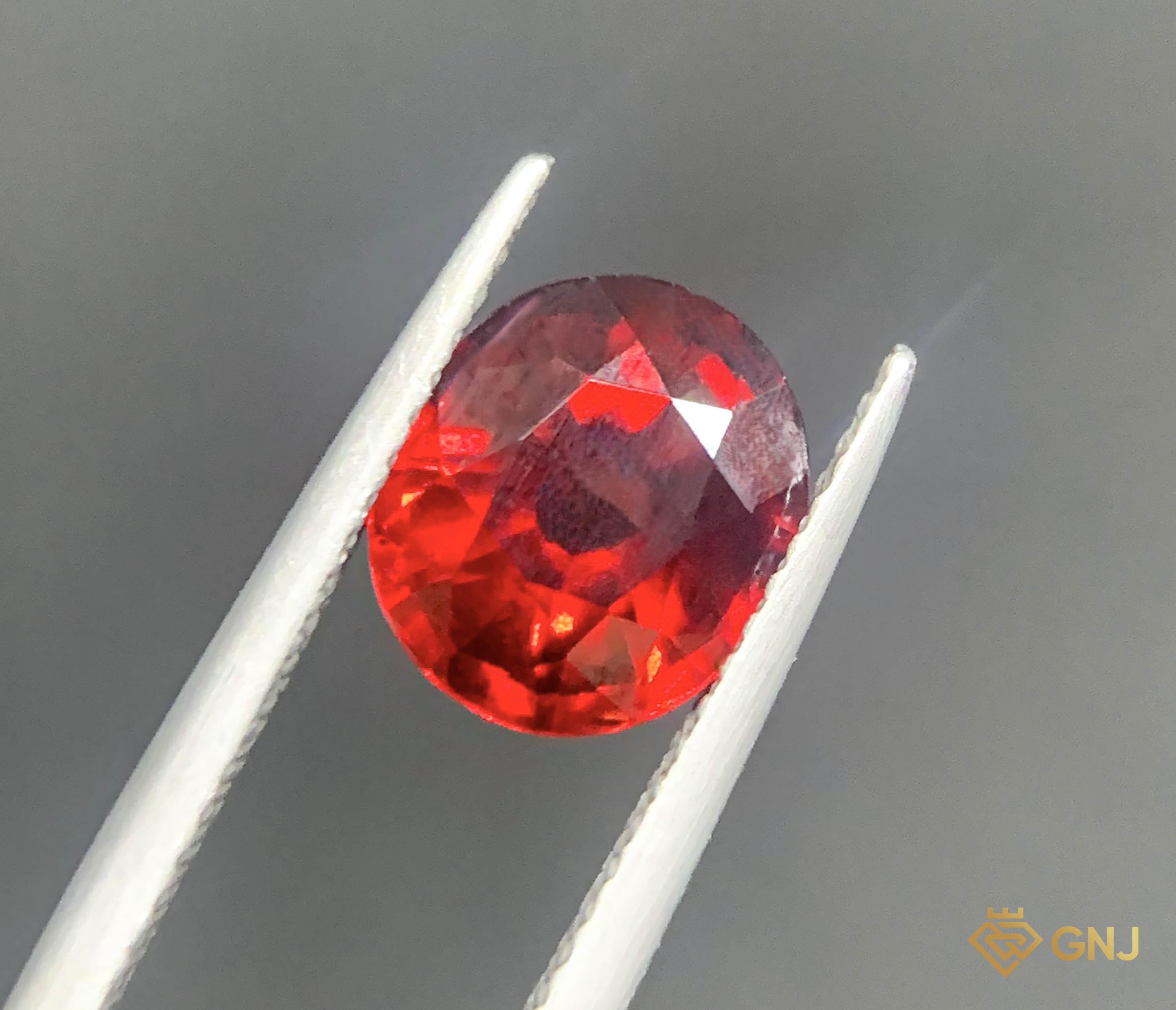 Viên Đá Garnet Tự Nhiên 2.85ct — Facet — mặt trước, đá quý tự nhiên có kiểm định GNJ