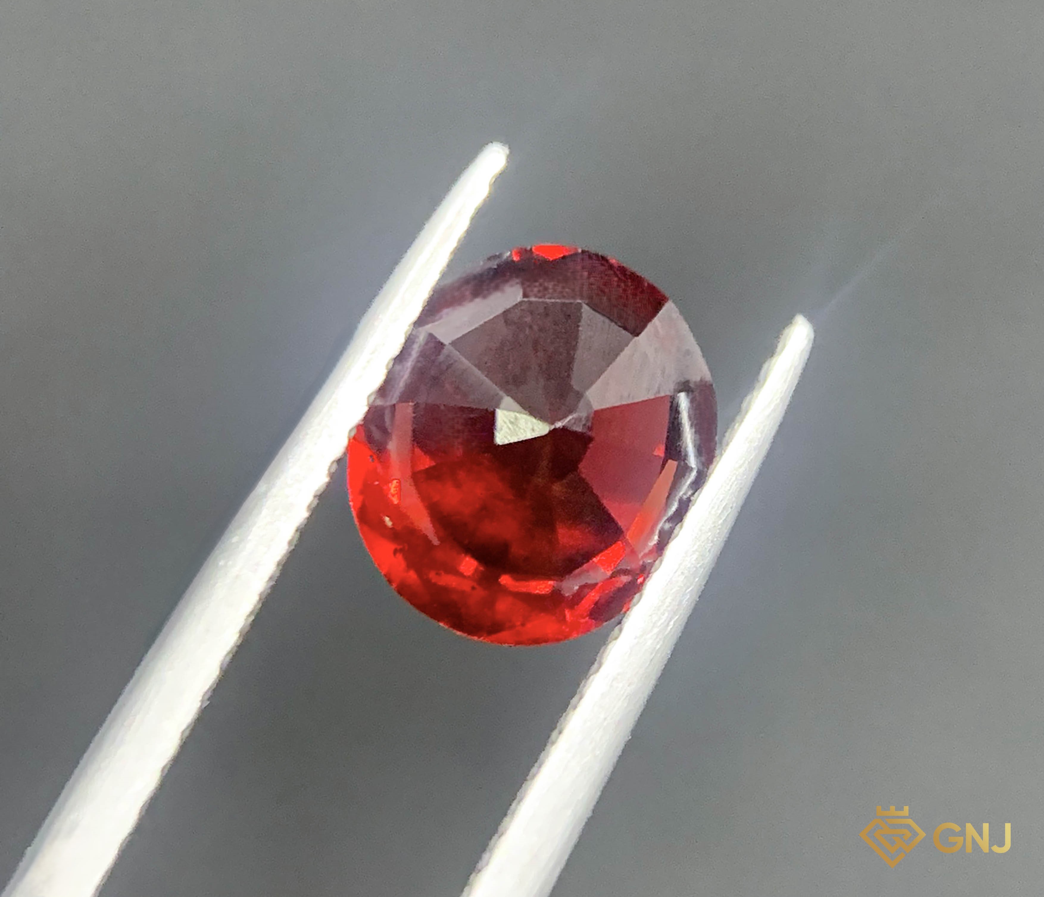 Viên Đá Garnet Tự Nhiên 2.85ct — Facet — chi tiết đá