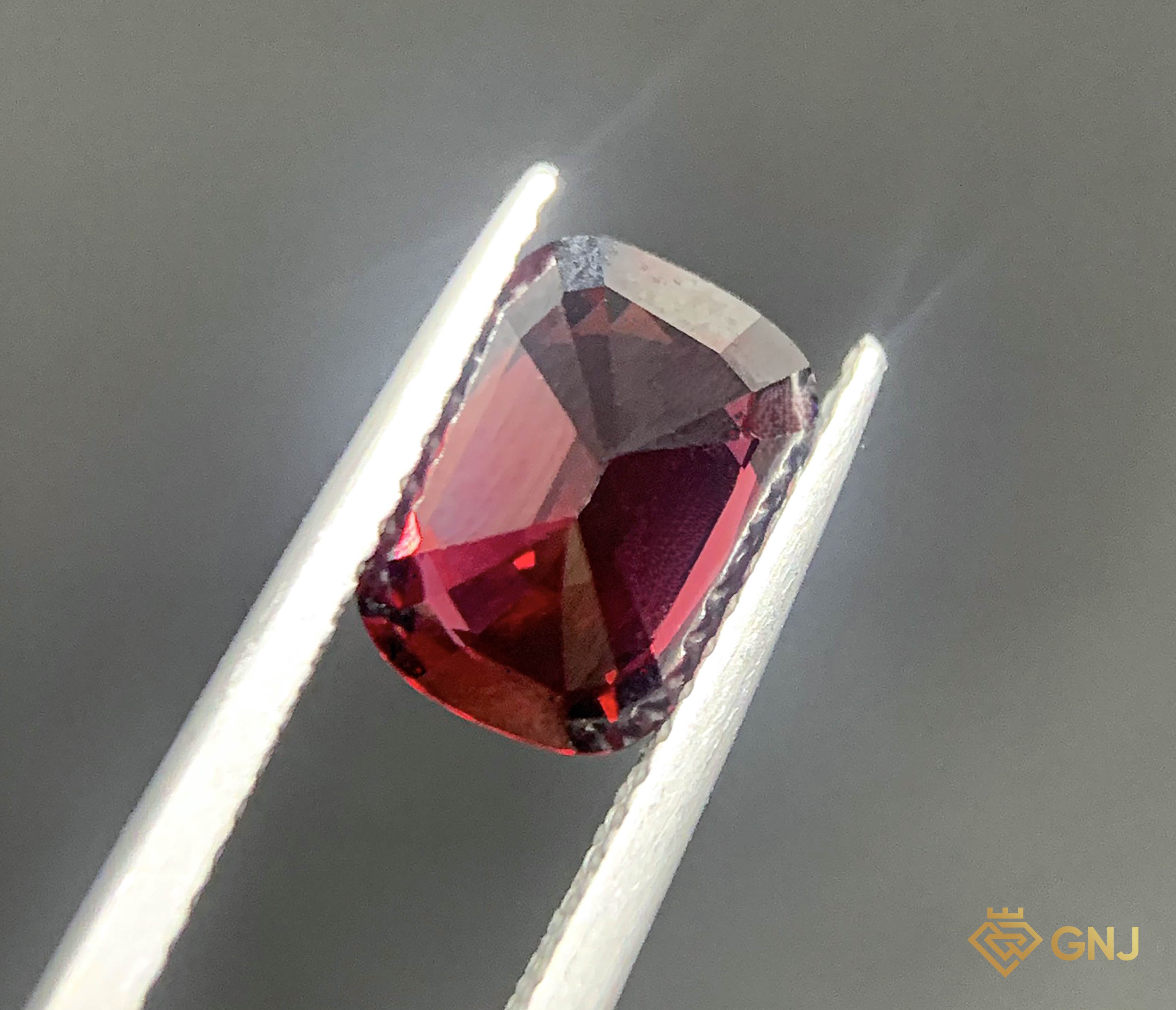 Garnet Tự Nhiên Đỏ 2.65ct - Facet — chi tiết đá