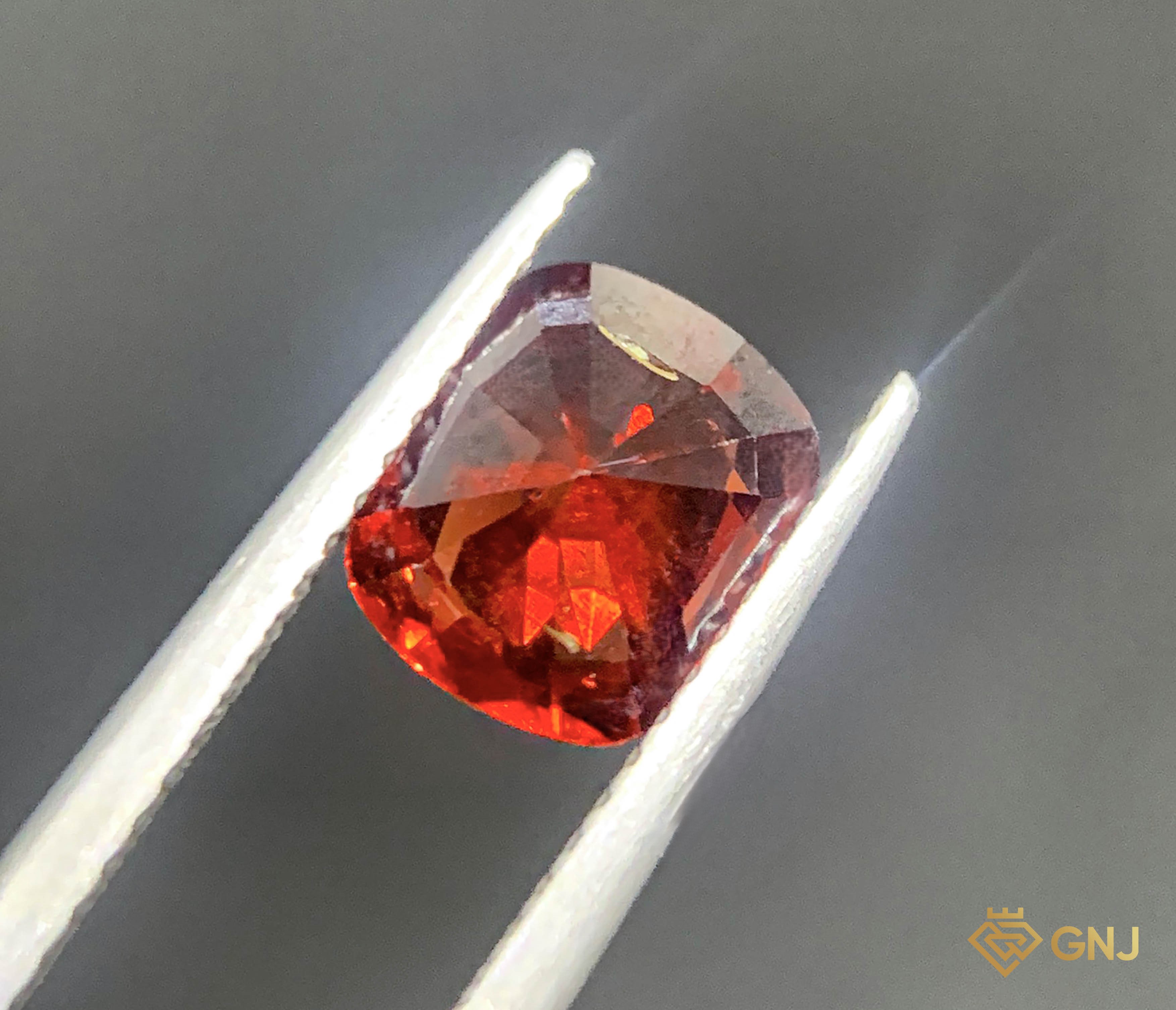 Garnet Tự Nhiên Đỏ 2.1ct - Facet — chi tiết đá
