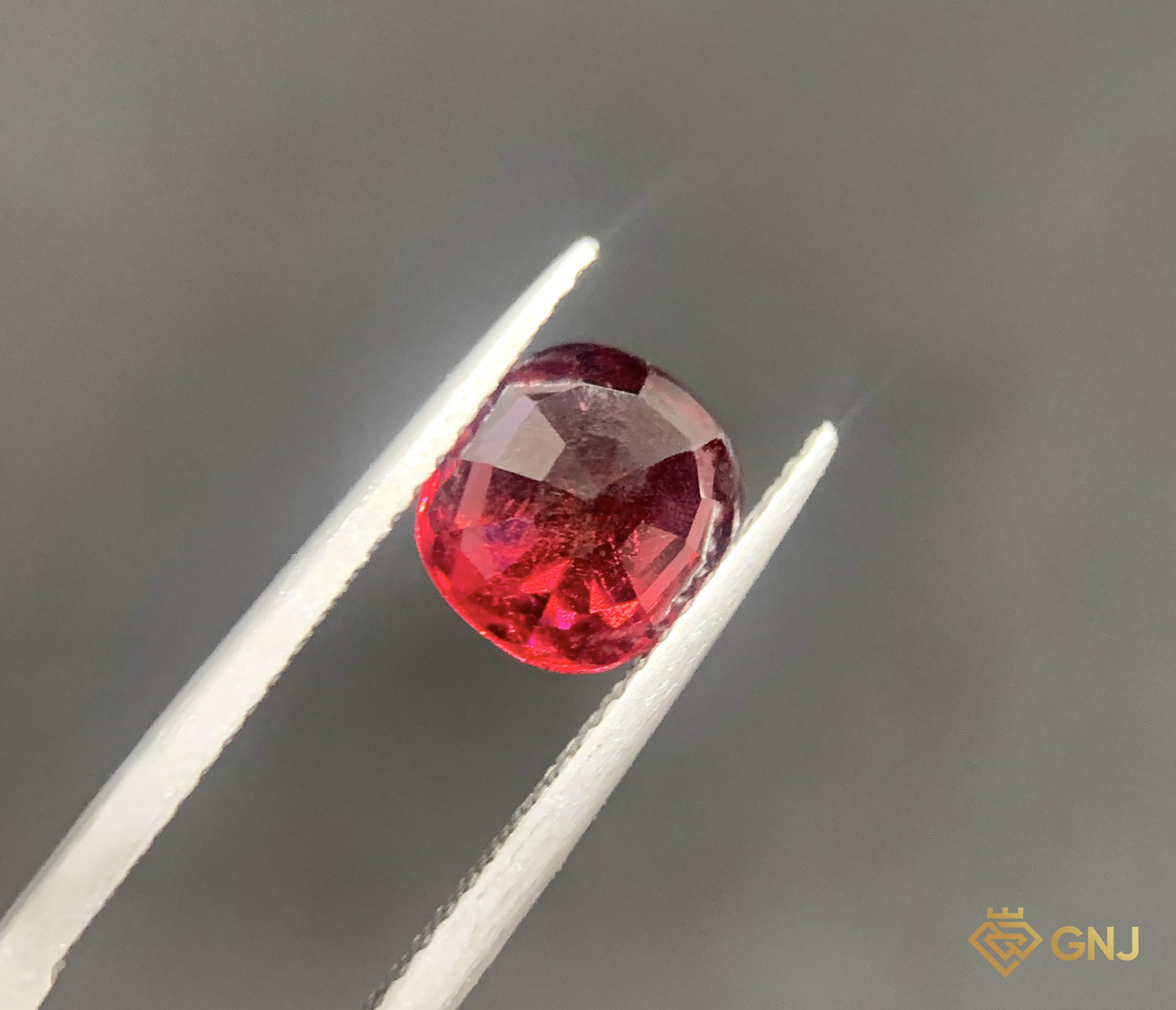 Garnet Tự Nhiên Đỏ 2.3ct - Facet — chi tiết đá