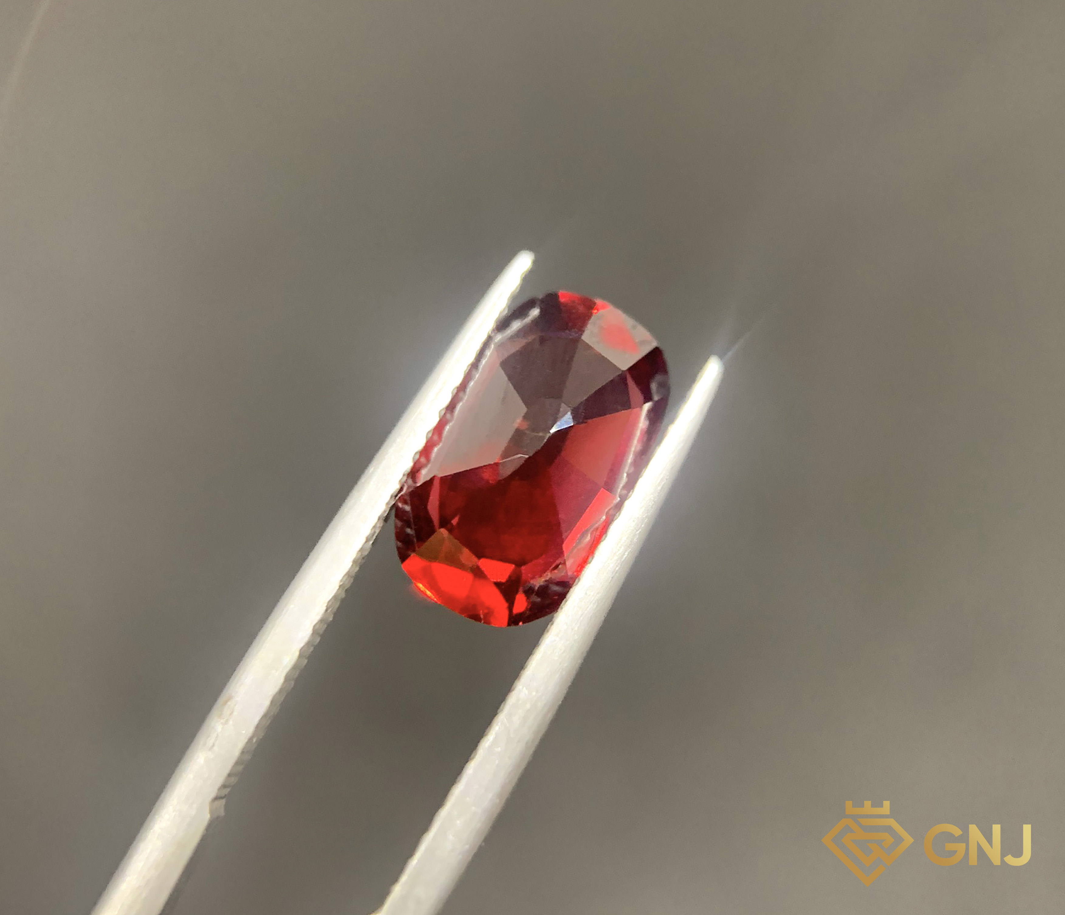 Garnet Tự Nhiên Đỏ 4.5ct - Facet — chi tiết đá