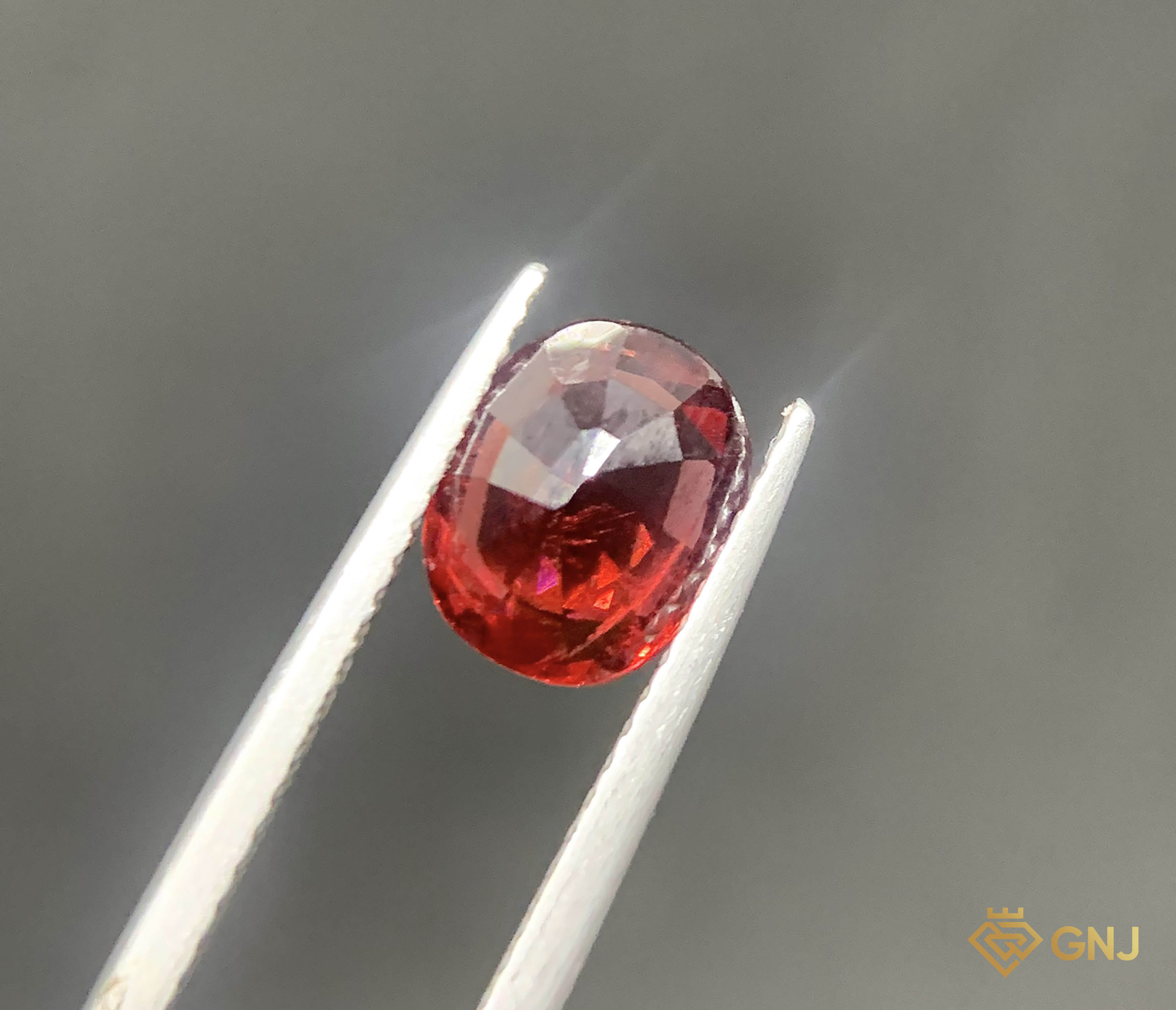 Viên đá Garnet tự nhiên