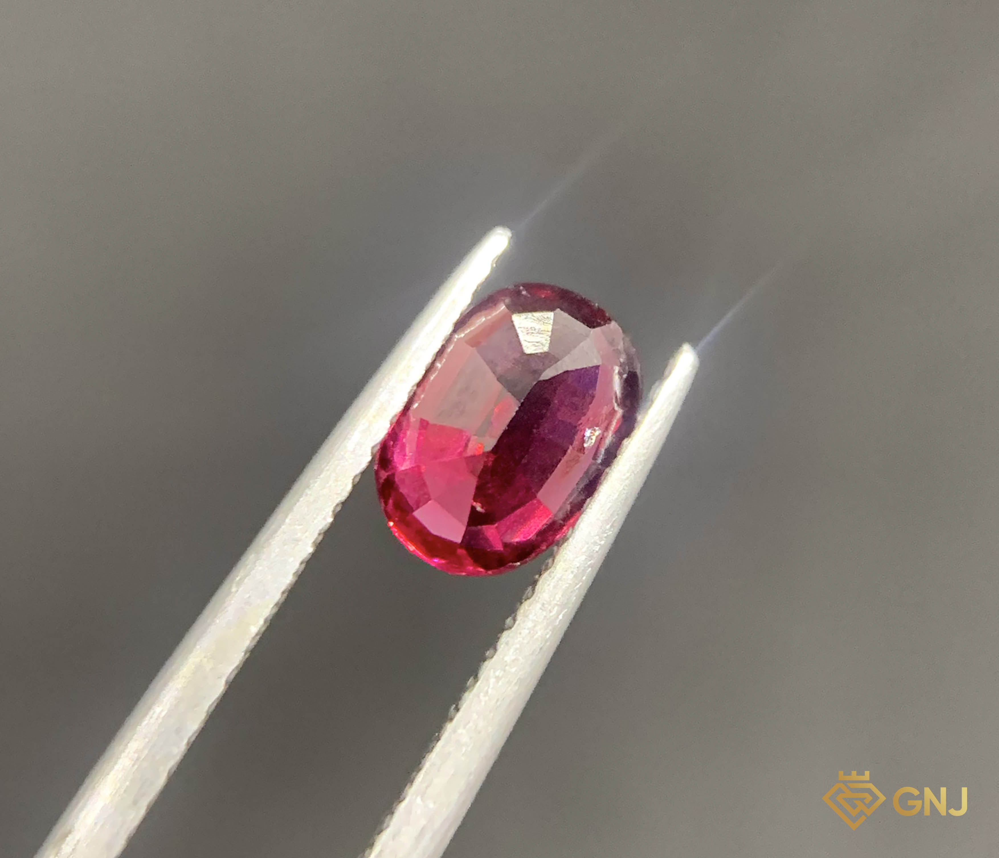 Viên đá Garnet tự nhiên