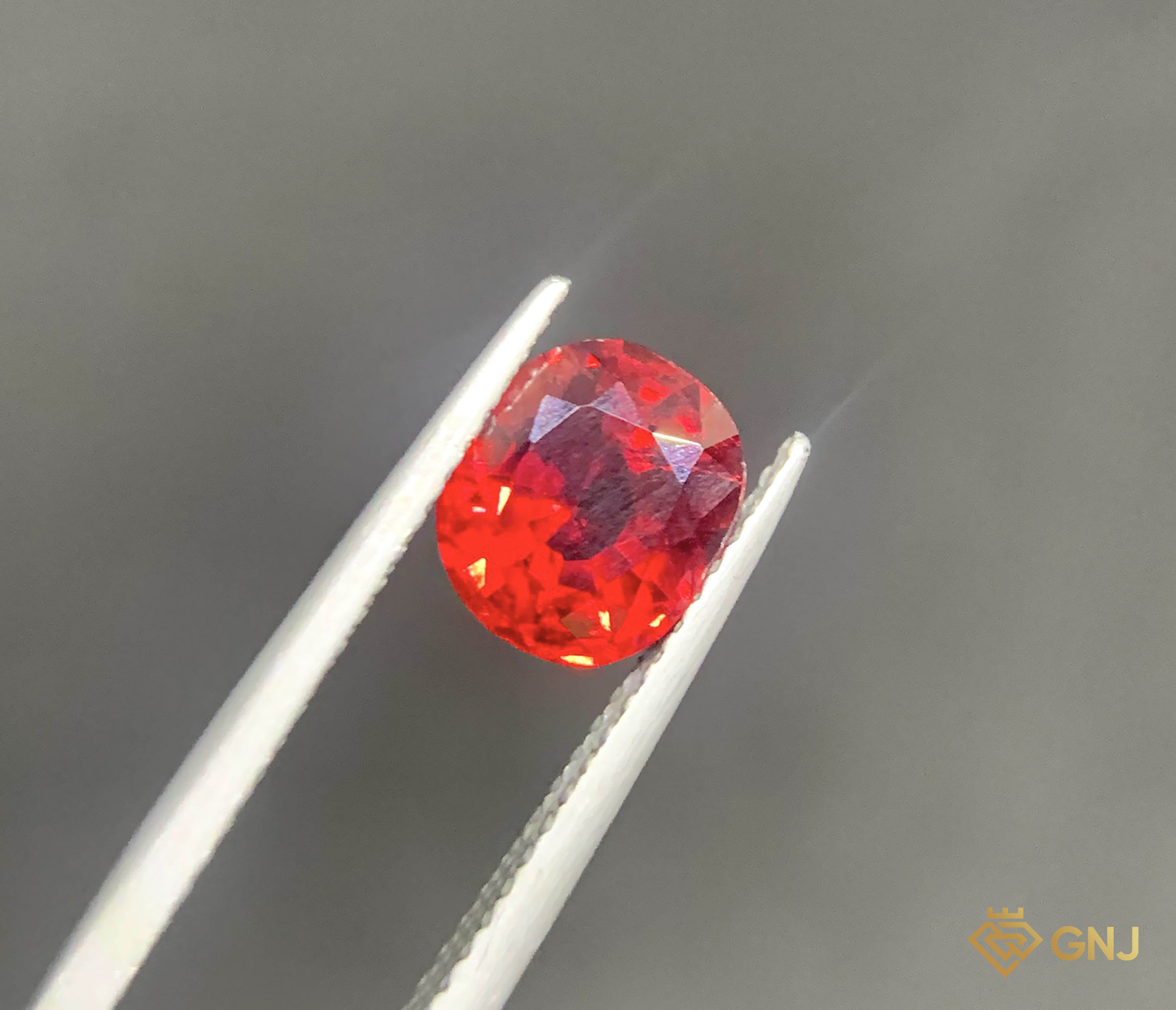 Viên đá Garnet tự nhiên