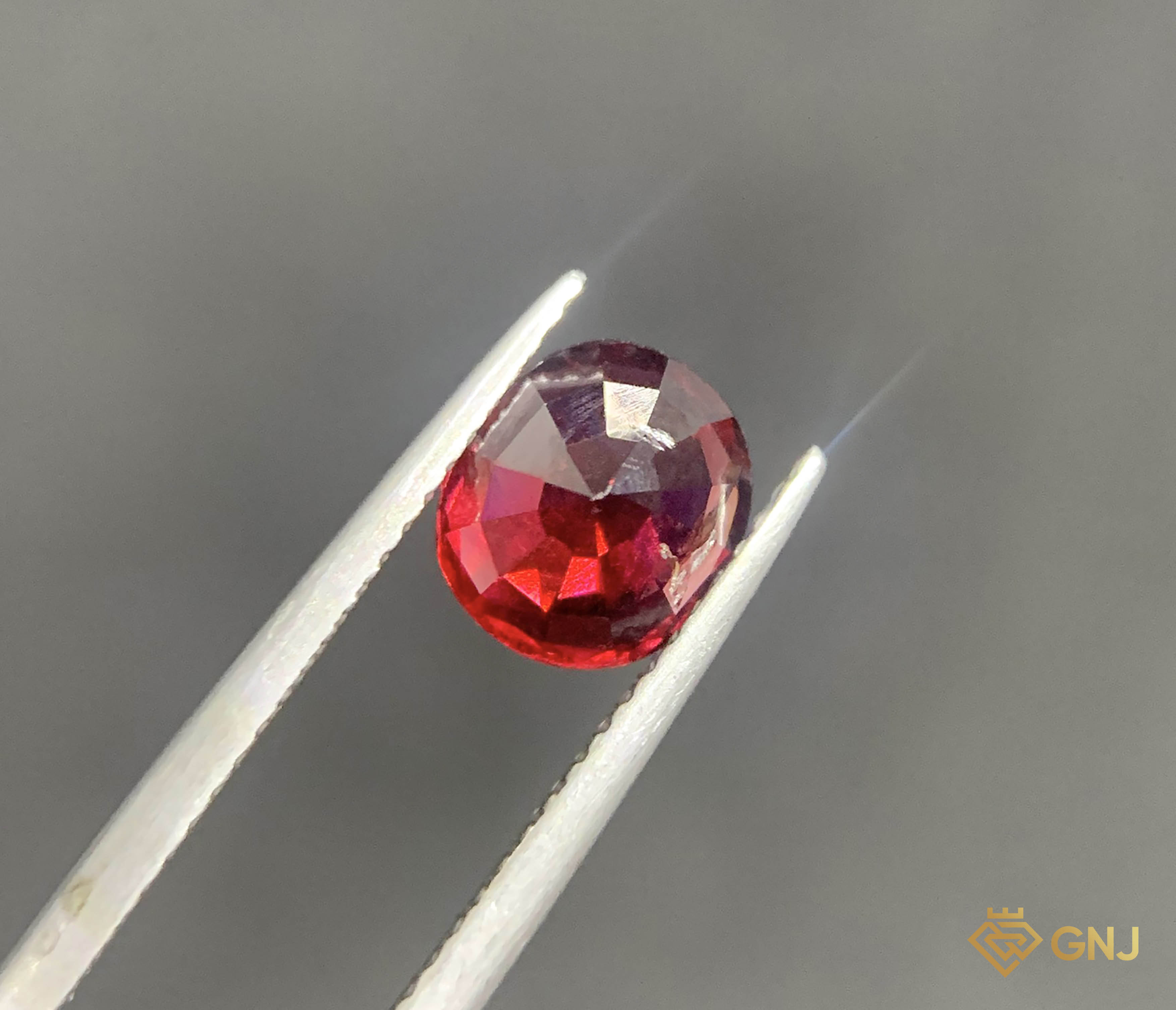 Viên đá Garnet tự nhiên