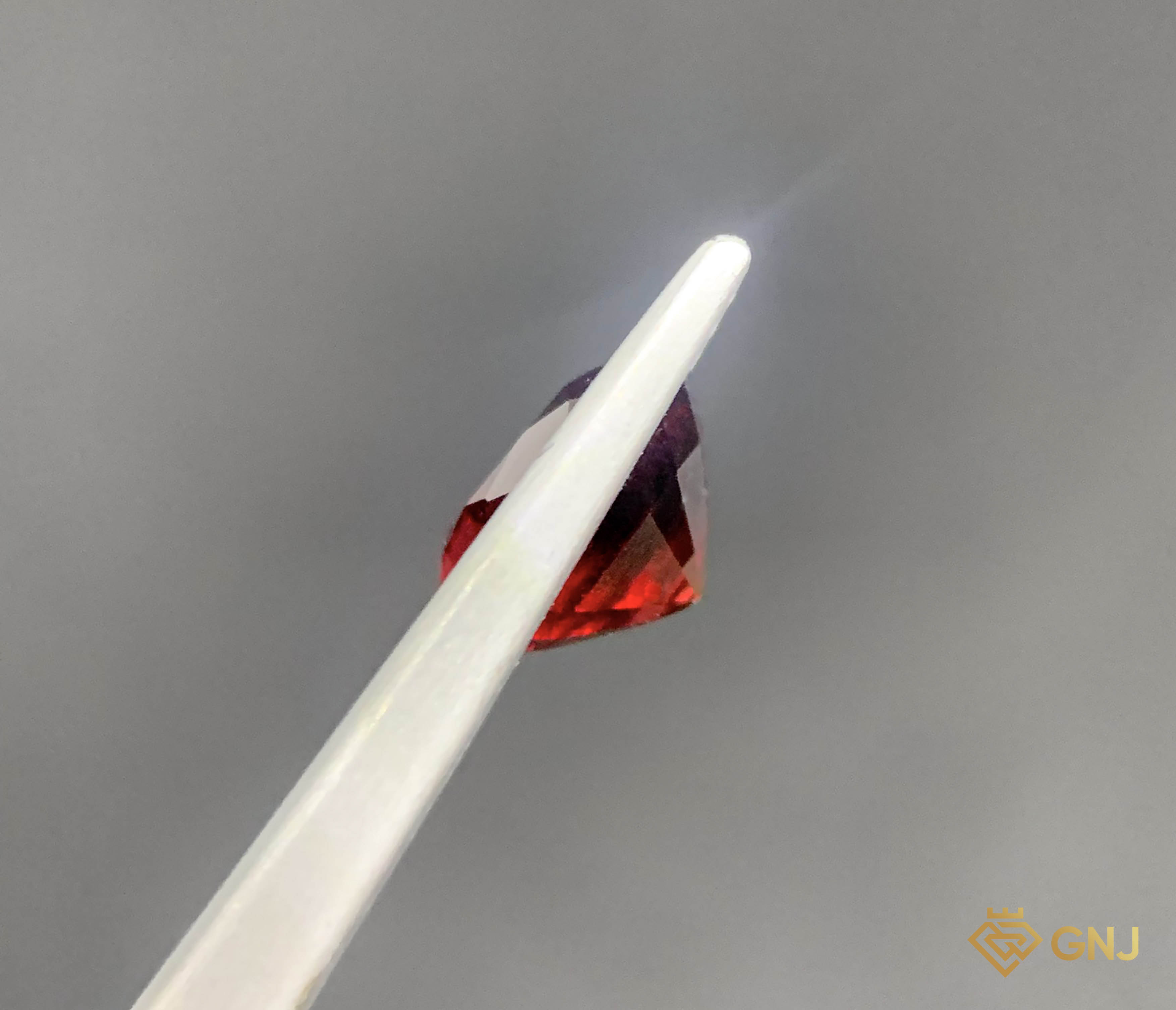 Viên đá Garnet tự nhiên