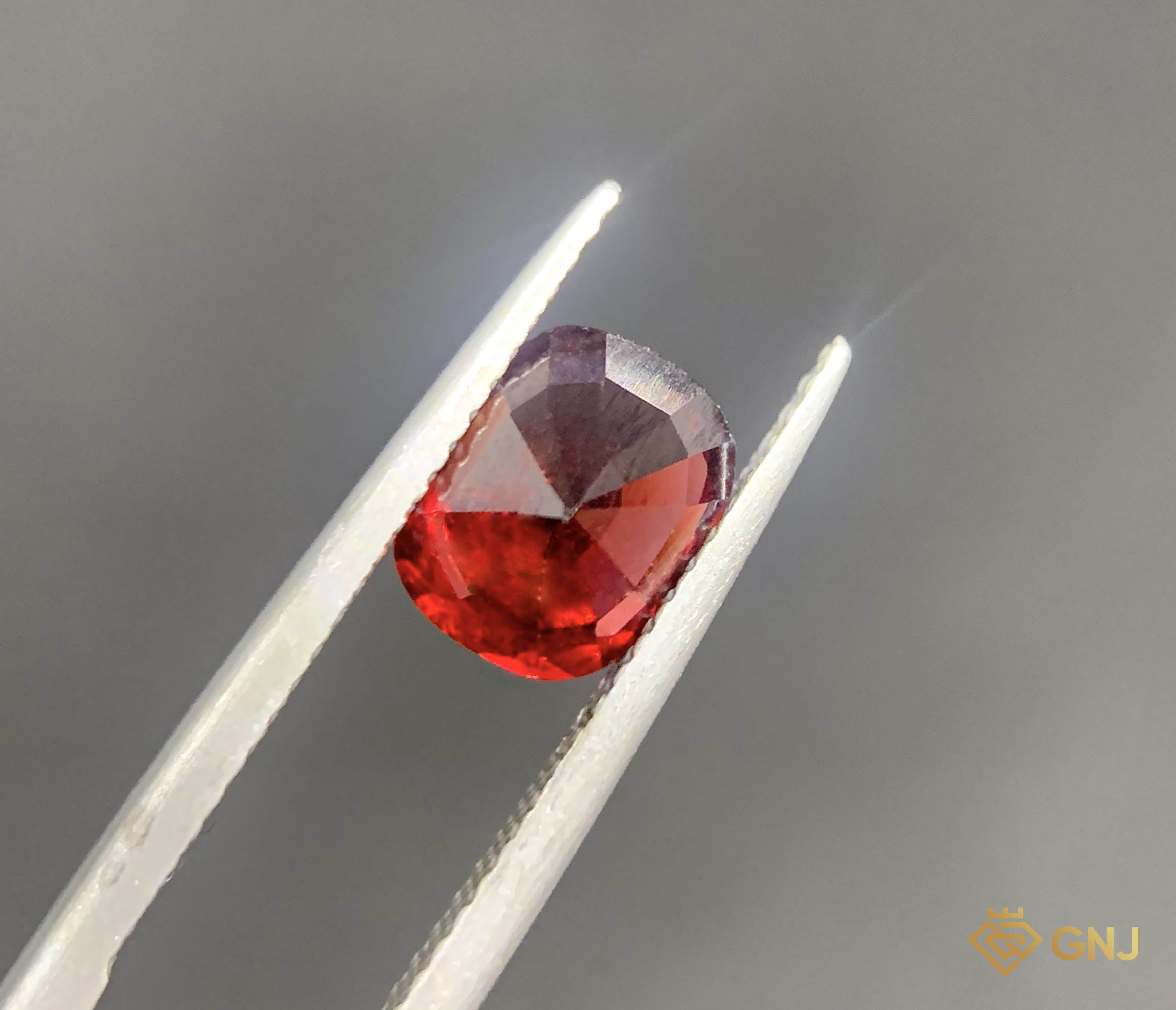 Viên đá Garnet tự nhiên