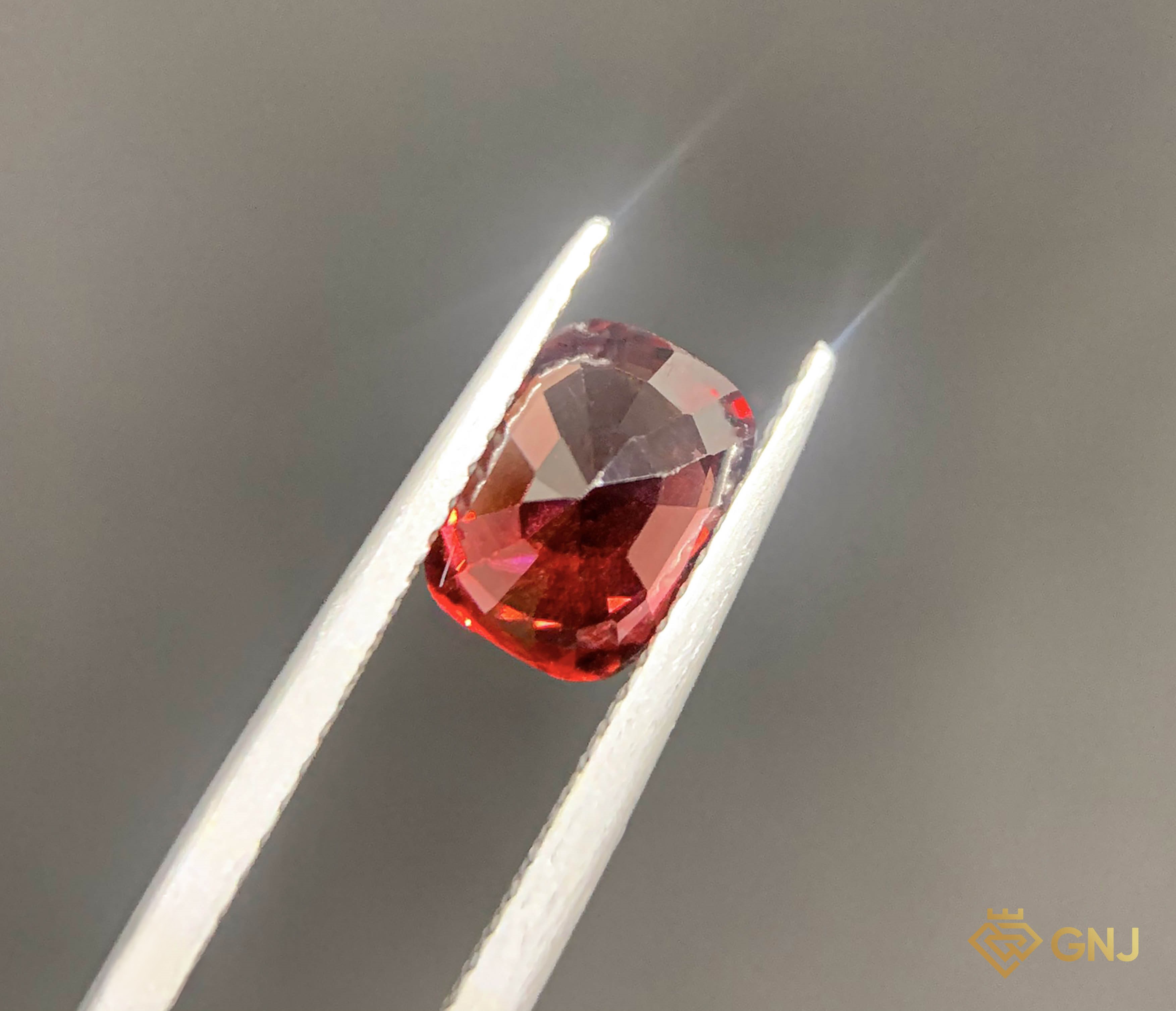 Garnet Tự Nhiên Đỏ 1.85ct - Facet — chi tiết đá