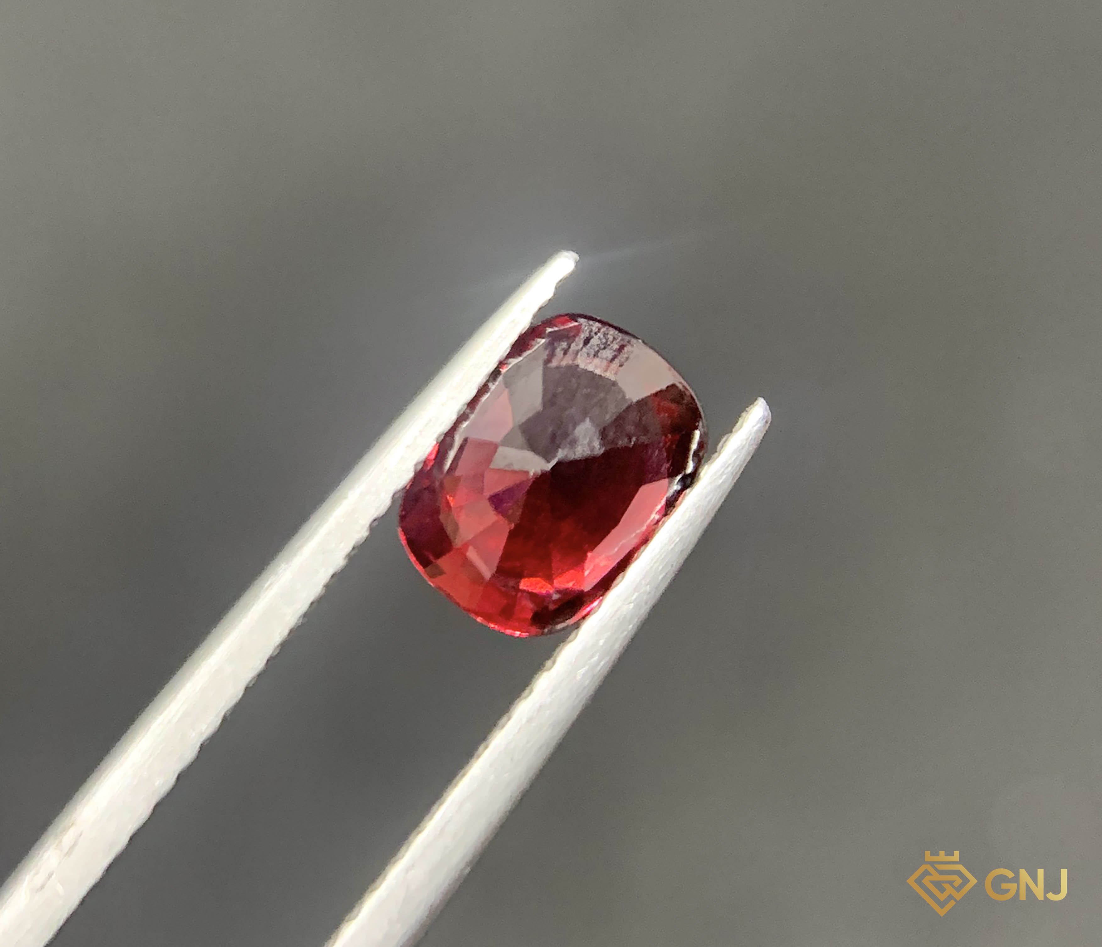 Garnet Tự Nhiên Đỏ 1.60ct - Facet — chi tiết đá