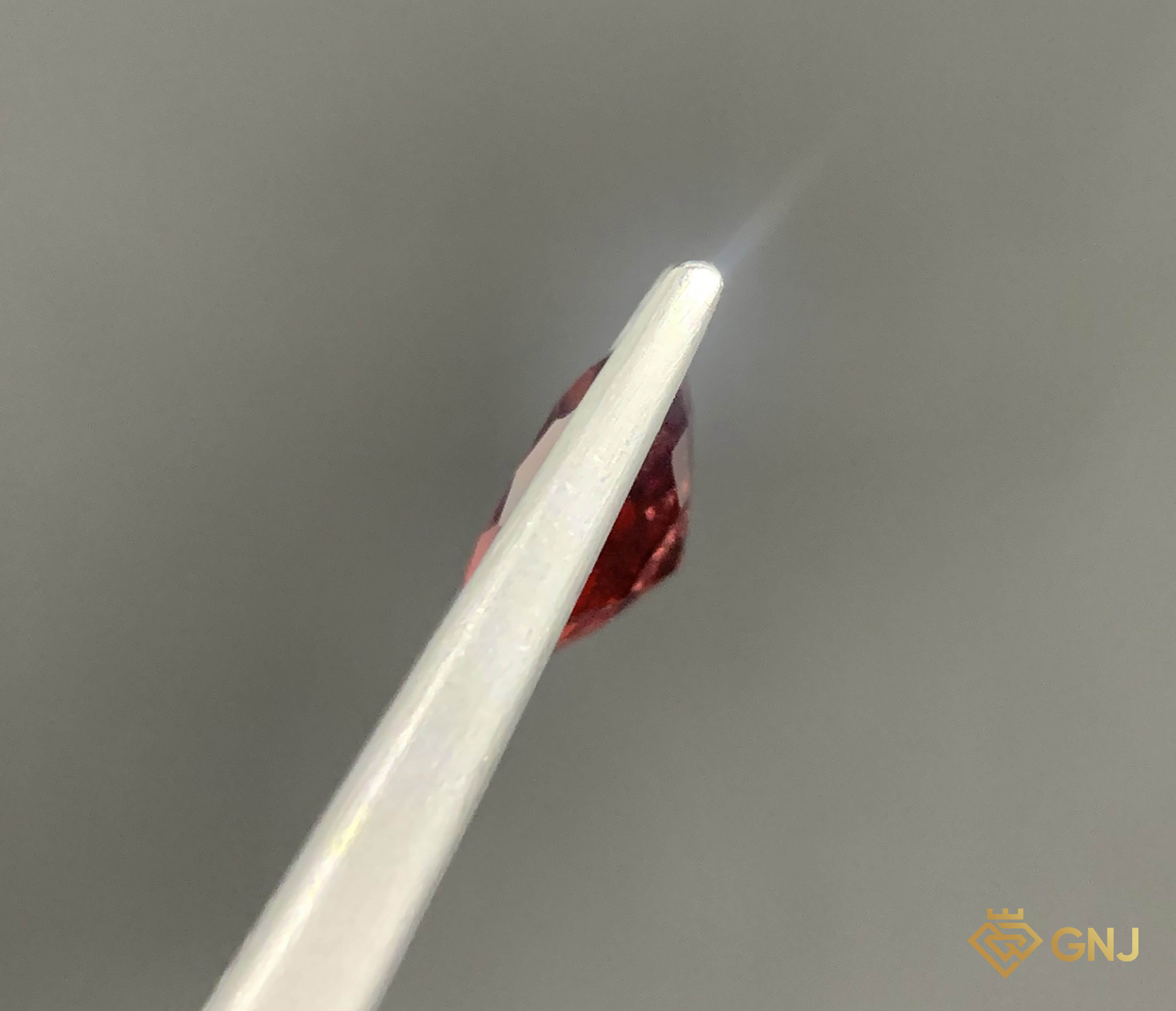 Viên đá Garnet tự nhiên