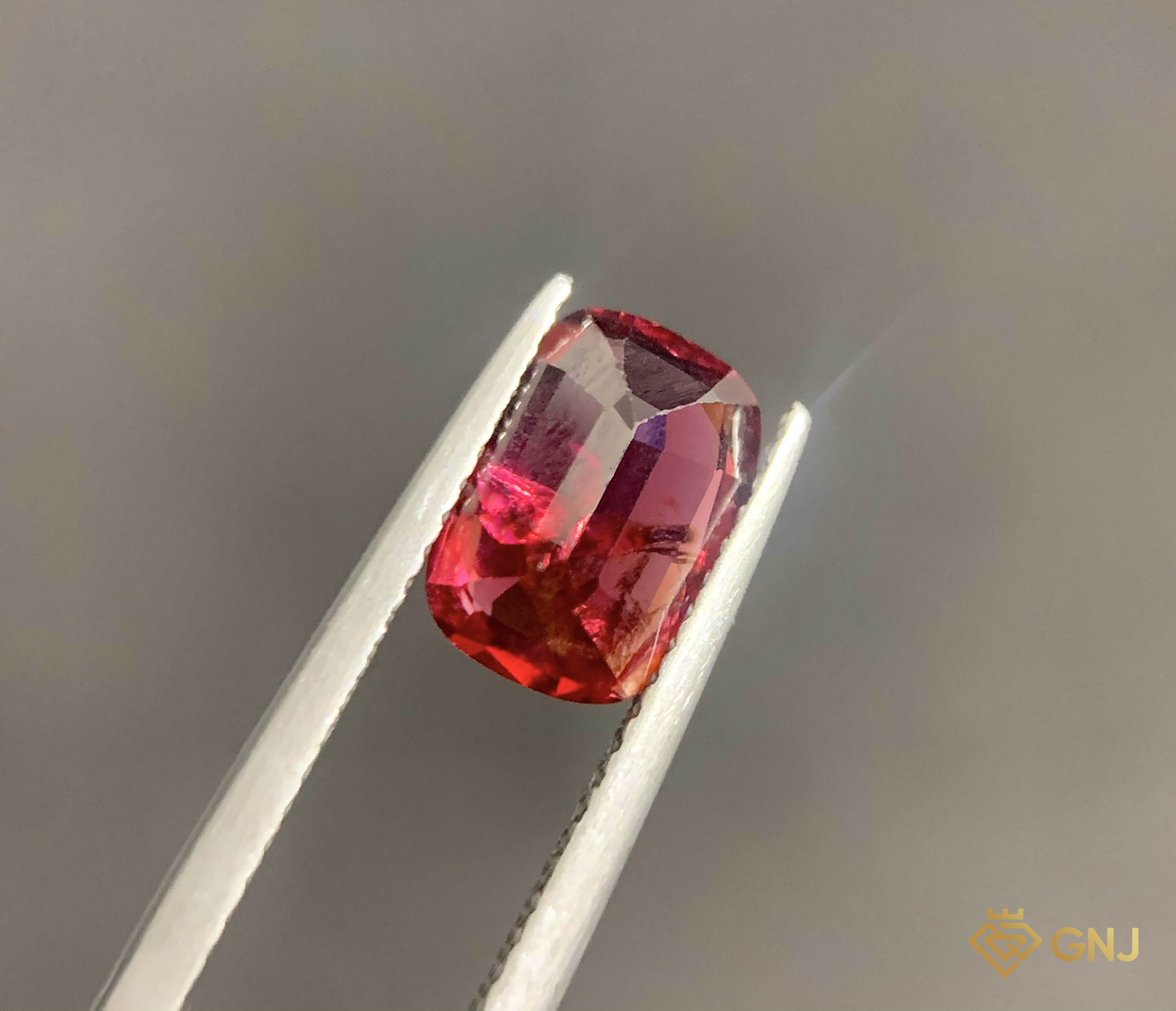 Garnet Tự Nhiên Đỏ 2.45ct - Facet — chi tiết đá