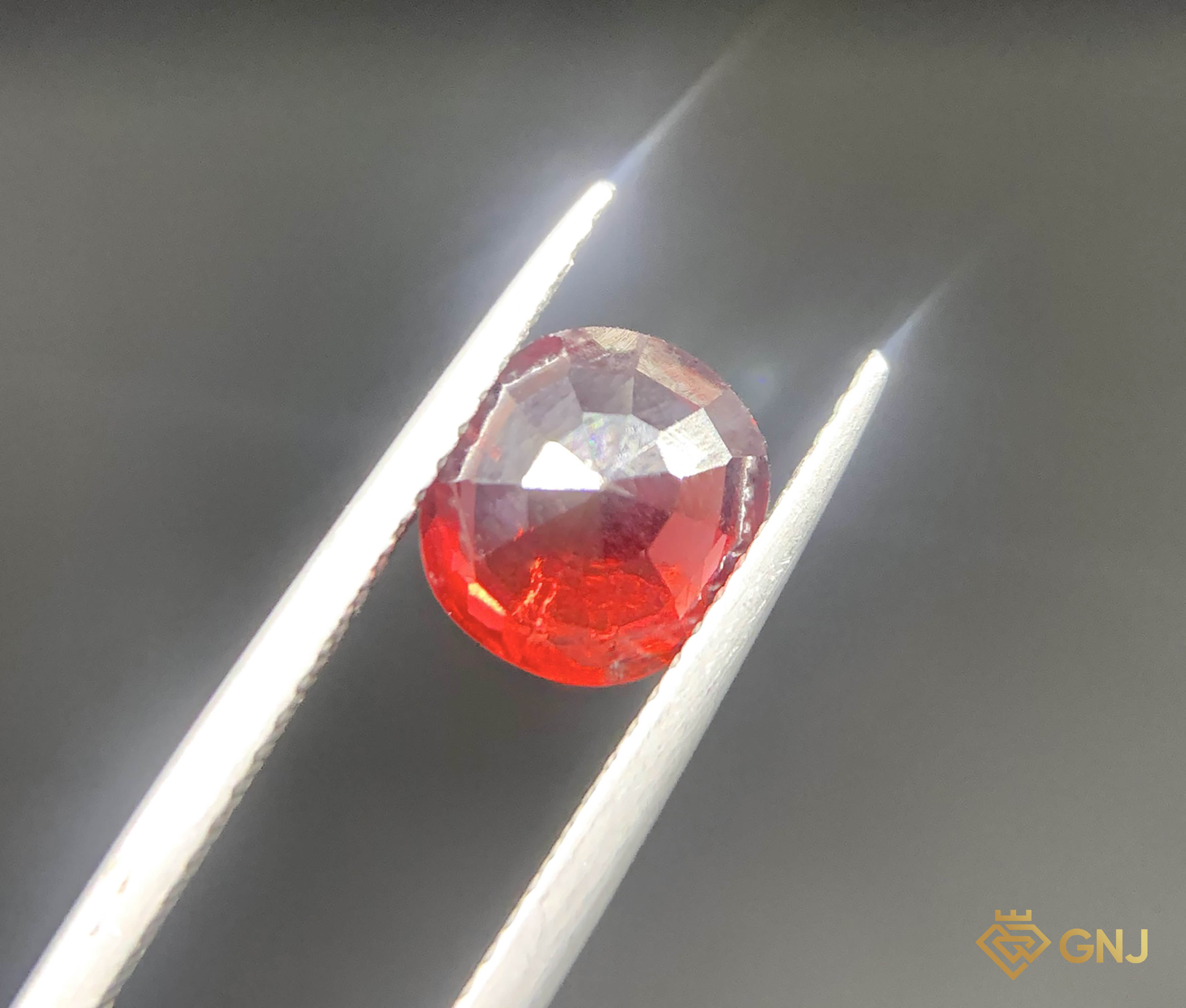 Viên đá Garnet tự nhiên