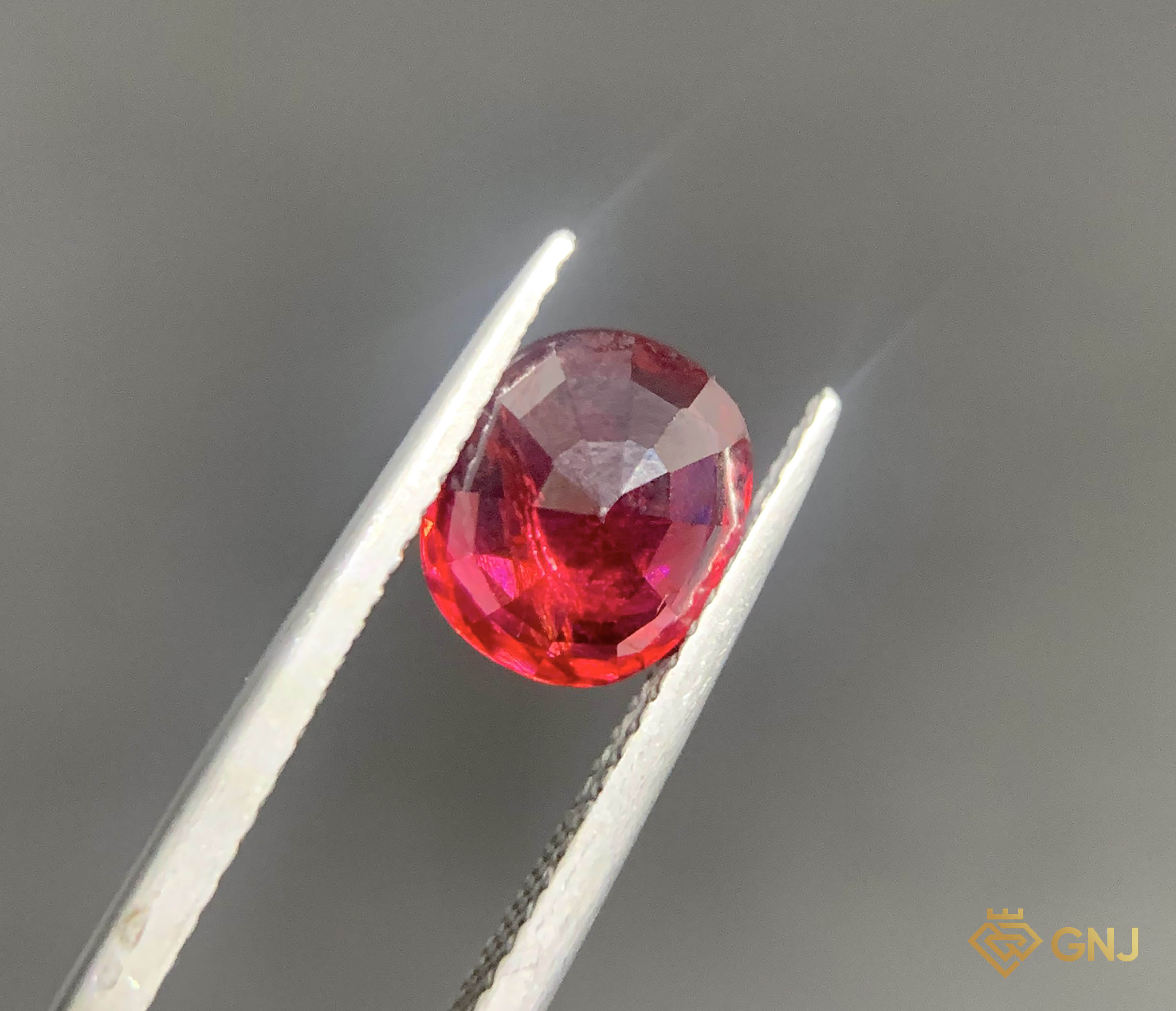 Garnet Tự Nhiên Đỏ 2.45ct - Facet — chi tiết đá