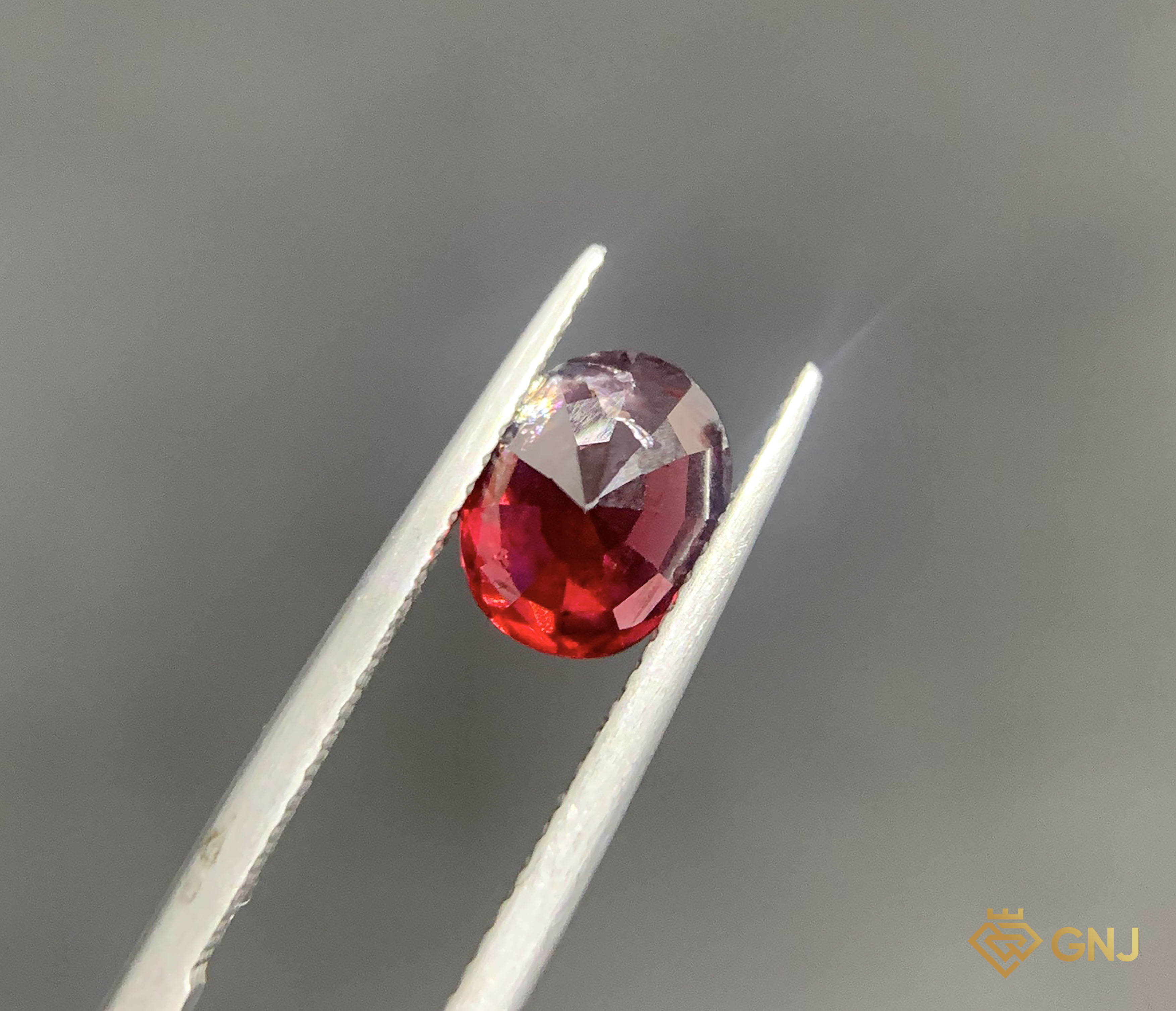 Garnet Tự Nhiên Đỏ 2.15ct - Facet — chi tiết đá
