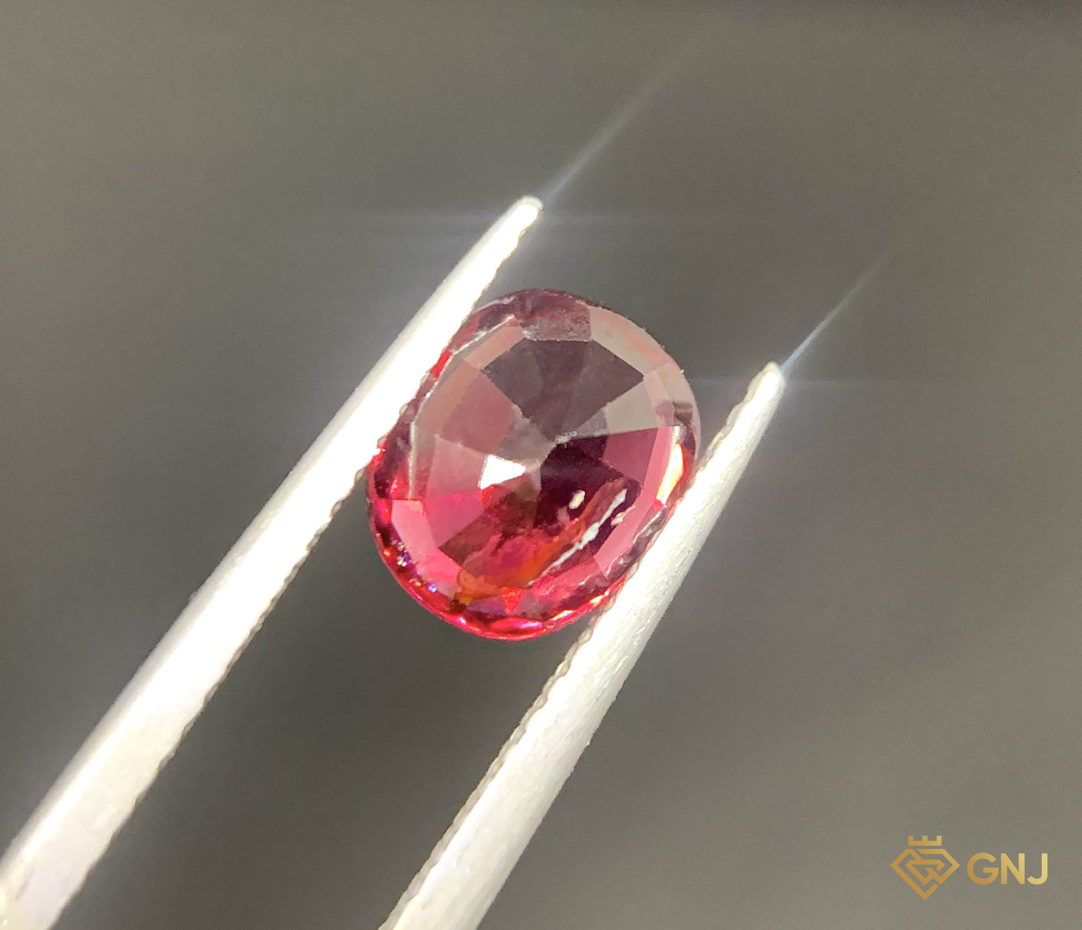 Viên đá Garnet tự nhiên