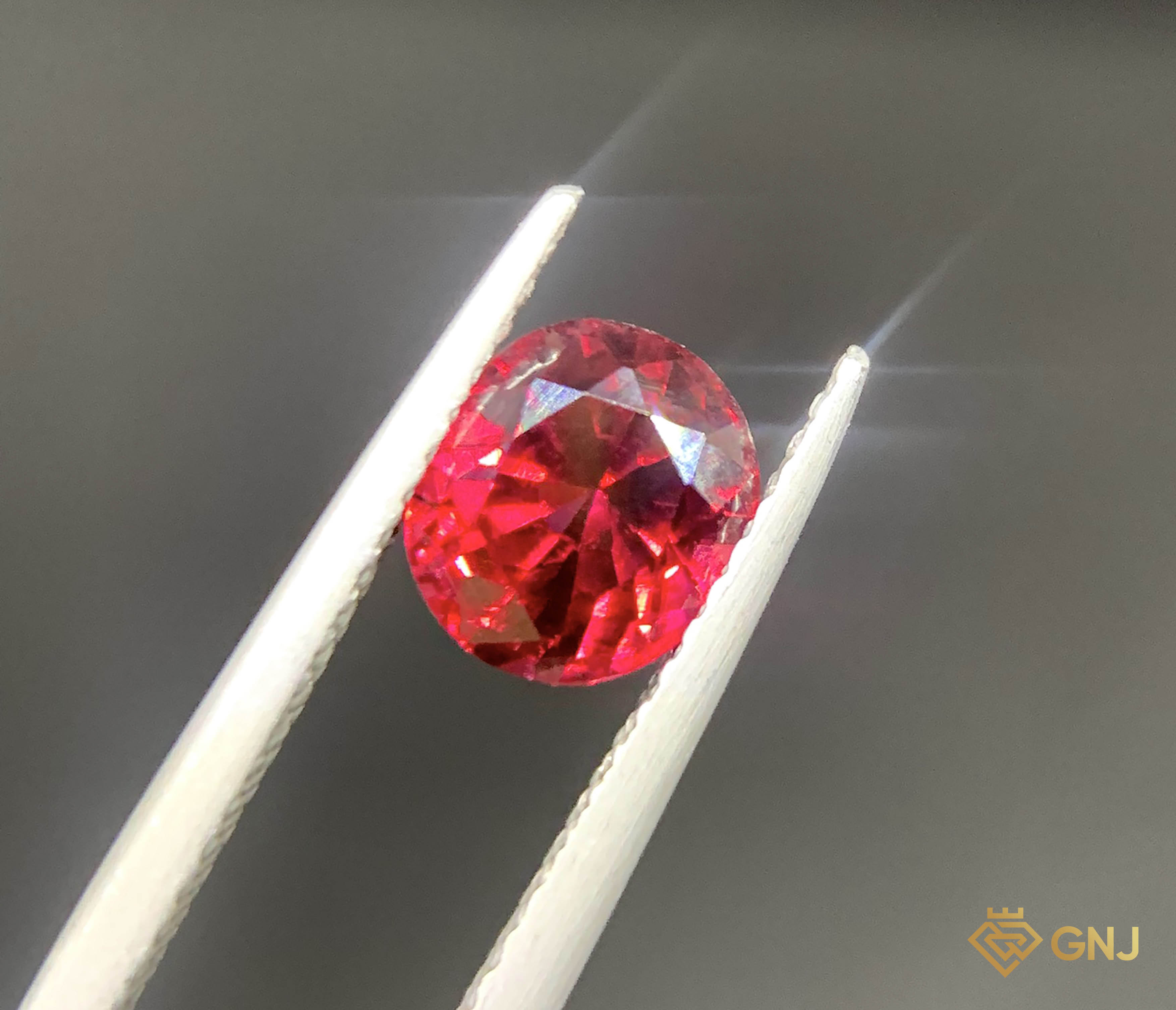 Viên đá Garnet tự nhiên