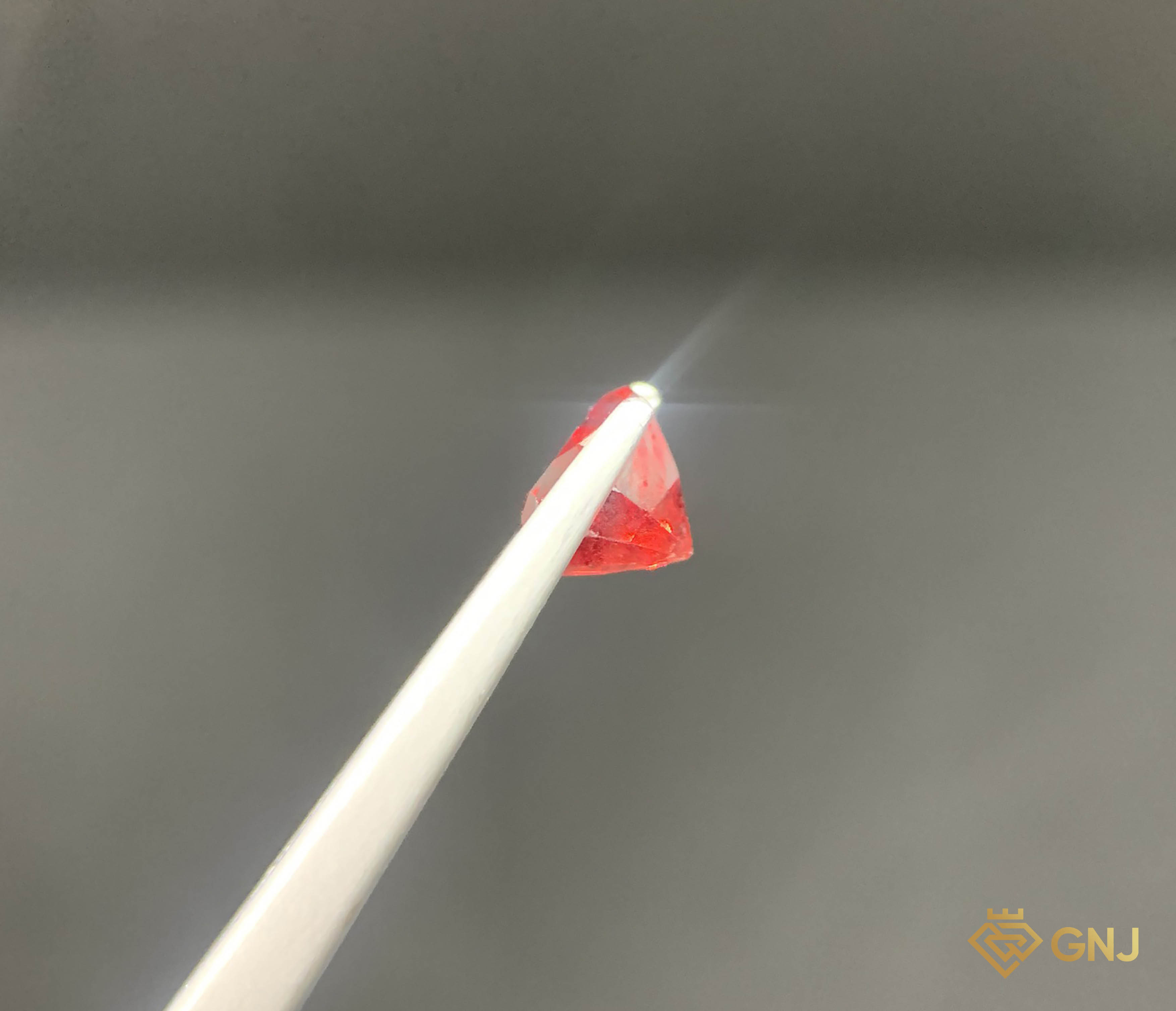Viên đá Garnet tự nhiên
