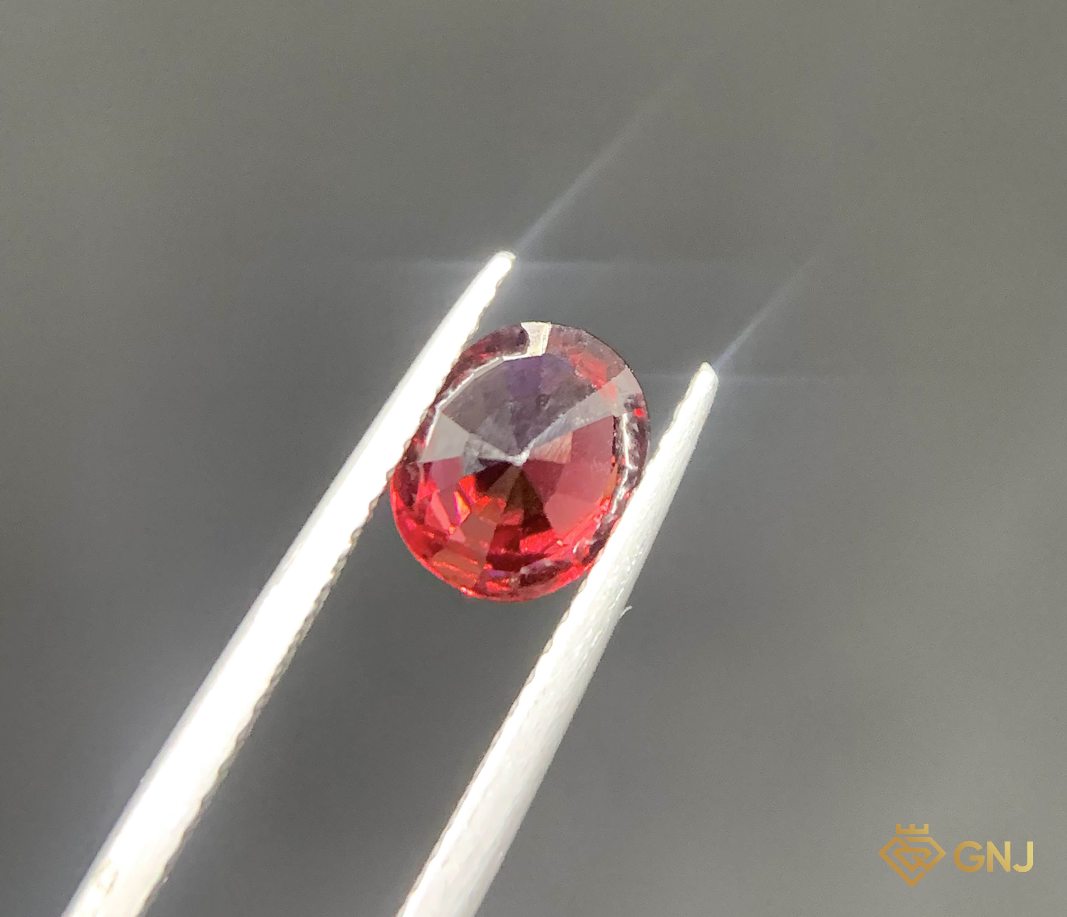 Viên đá Garnet tự nhiên