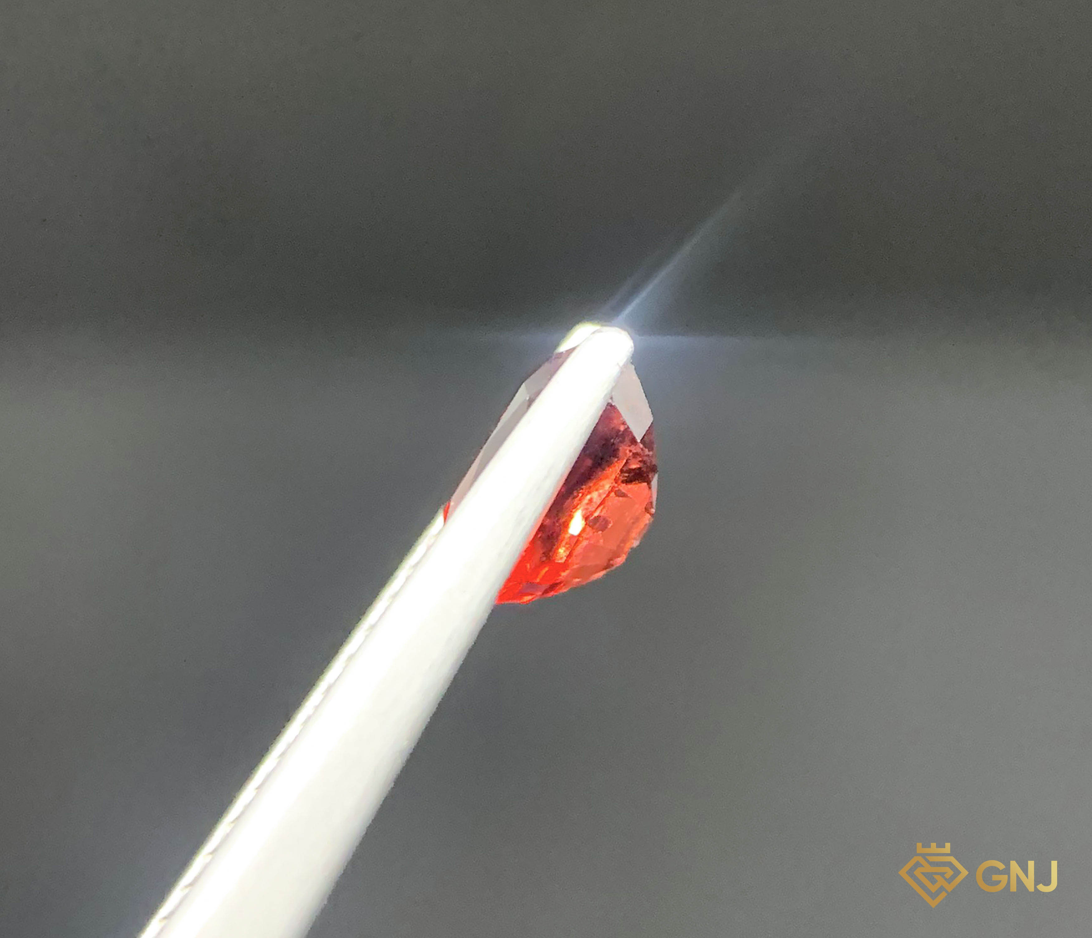 Viên đá Garnet tự nhiên